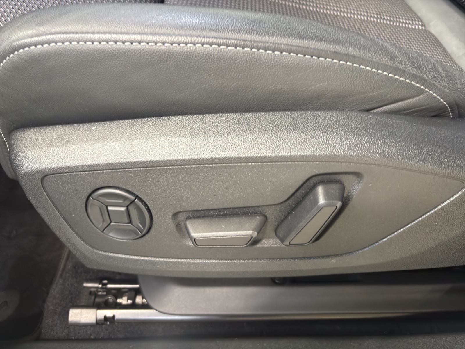 AUDI Q4 e-tron 40-image-16