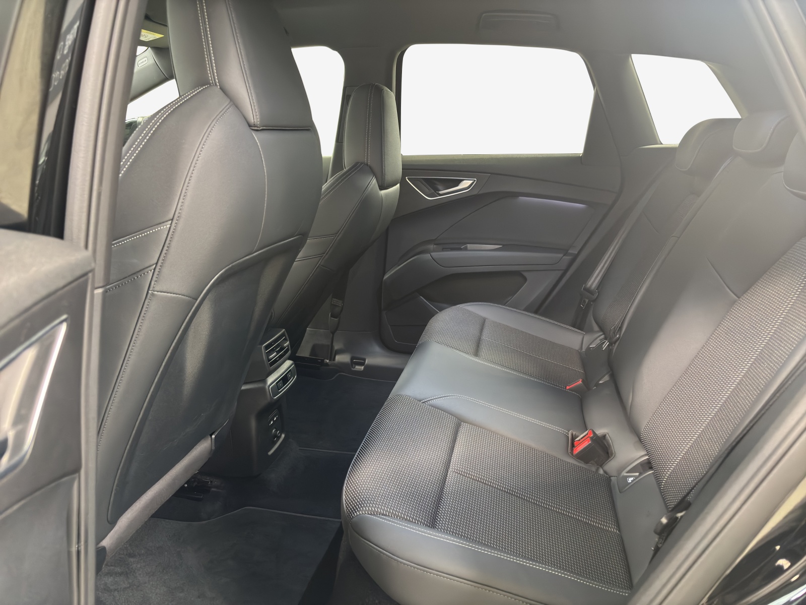 AUDI Q4 e-tron 40-image-12