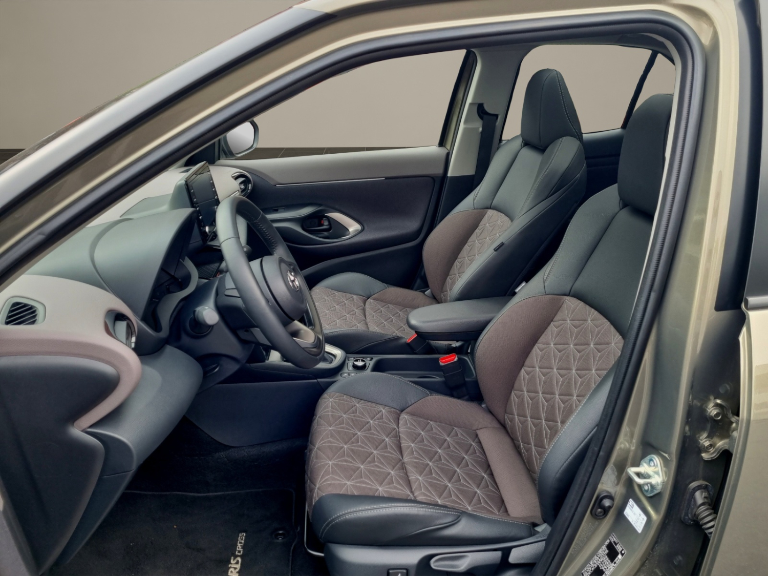 TOYOTA Yaris Cross 1.5 VVT-i HSD Elegant AWD-i-image-8