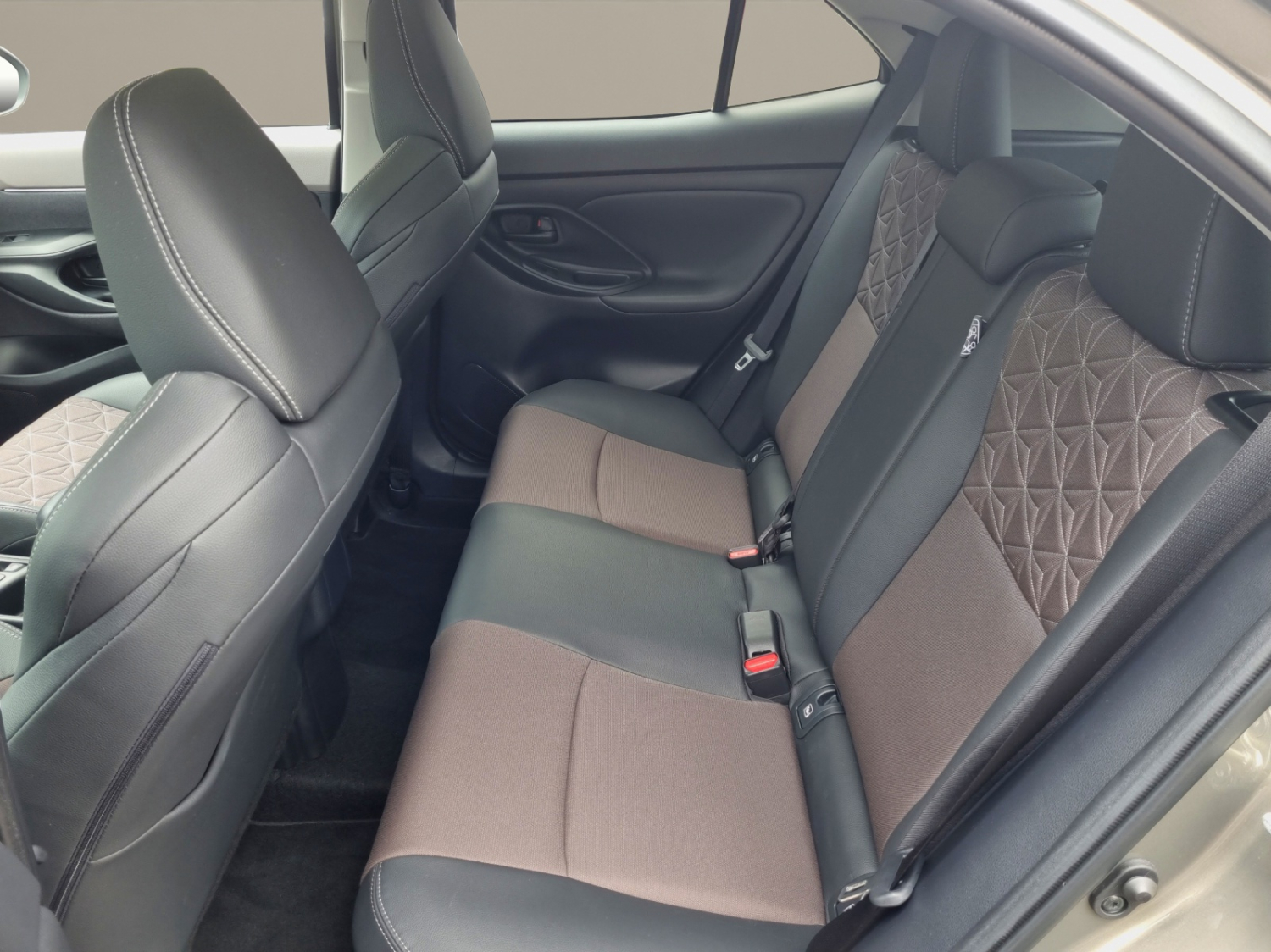 TOYOTA Yaris Cross 1.5 VVT-i HSD Elegant AWD-i-image-9