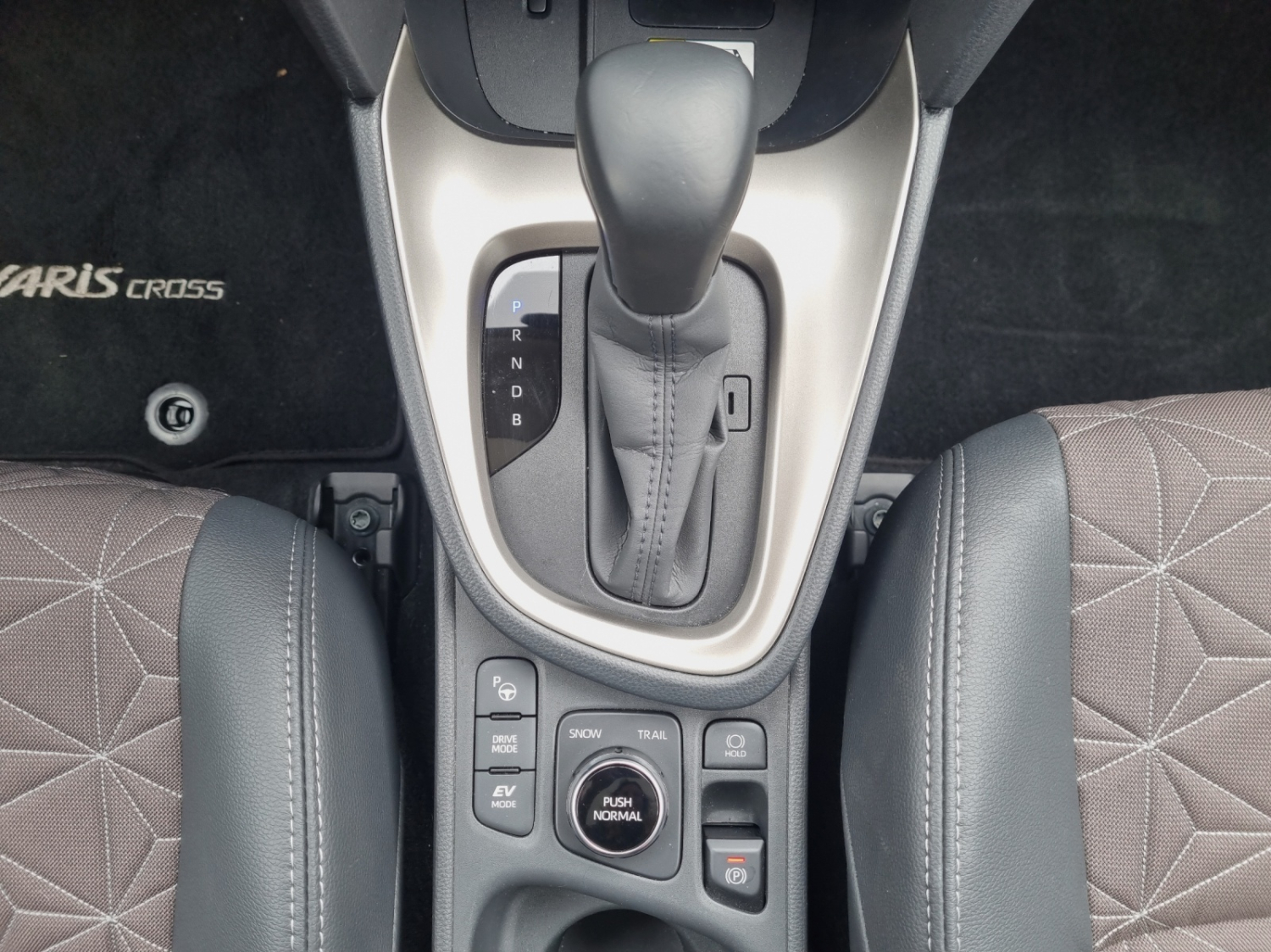 TOYOTA Yaris Cross 1.5 VVT-i HSD Elegant AWD-i-image-13