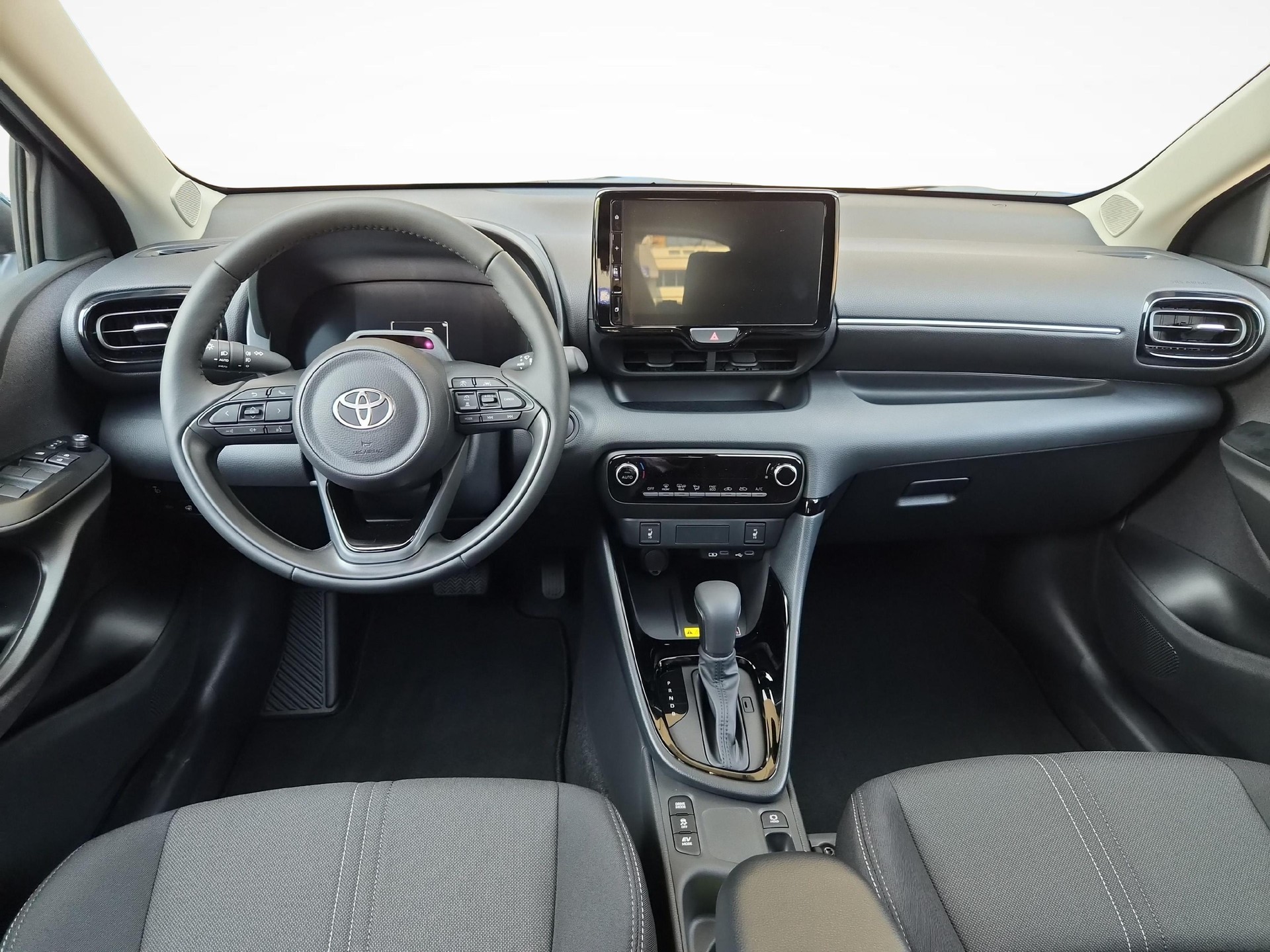 TOYOTA Yaris 1.5 VVT-i HSD Trend-image-8