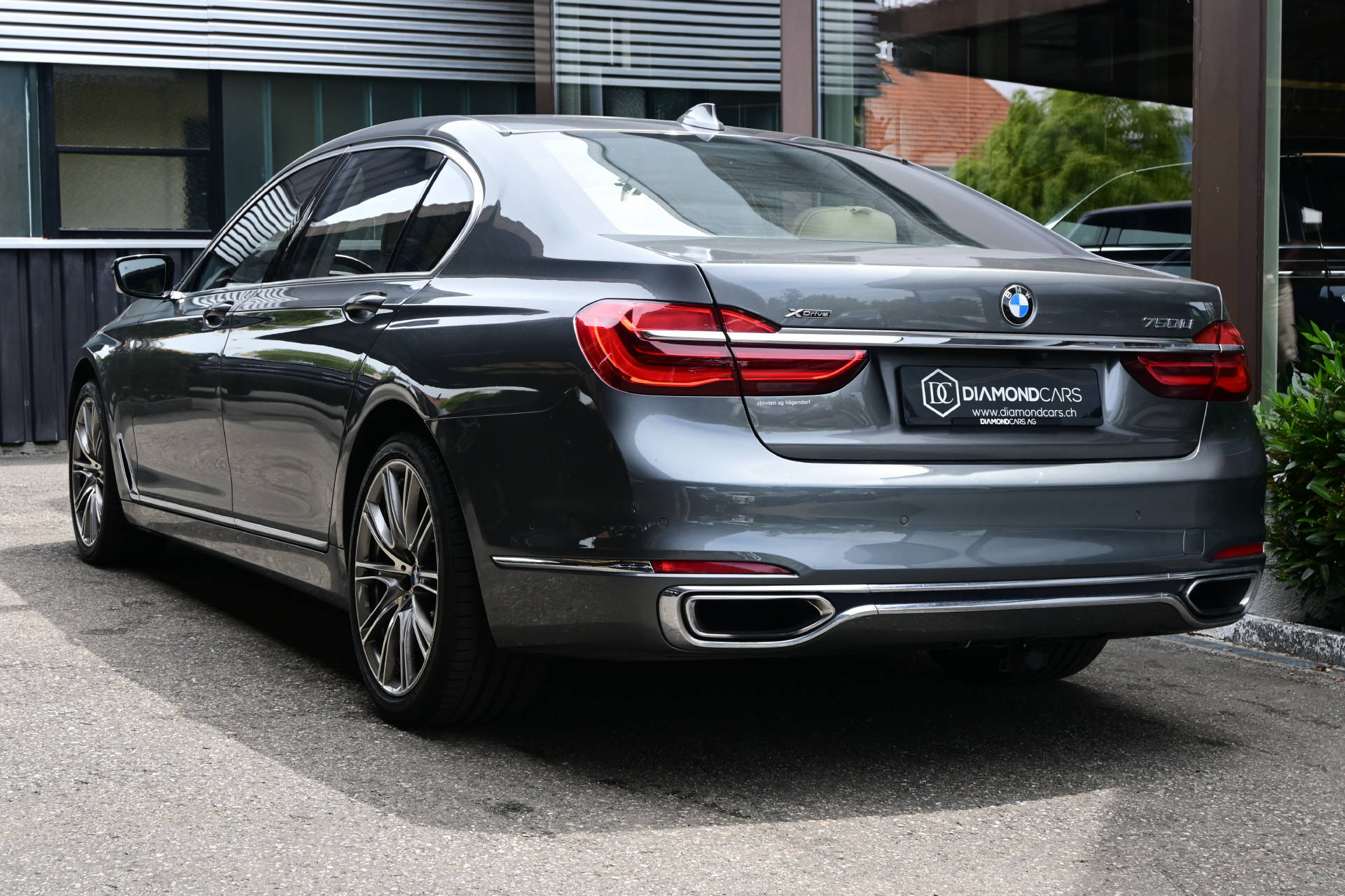 BMW 750Li xDrive *Individual*Executive Lounge-showroom-element-3