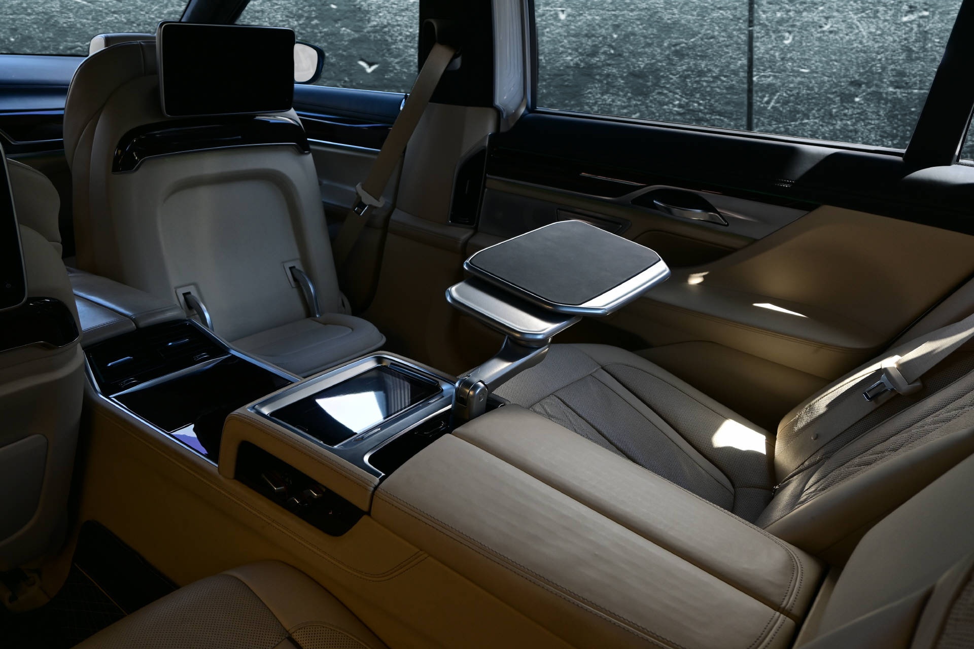 BMW 750Li xDrive *Individual*Executive Lounge-image-13