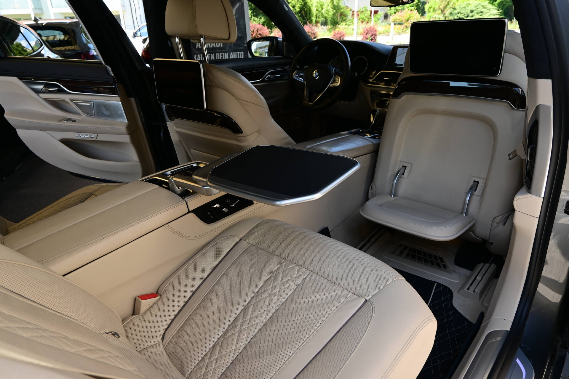 BMW 750Li xDrive *Individual*Executive Lounge-image-20