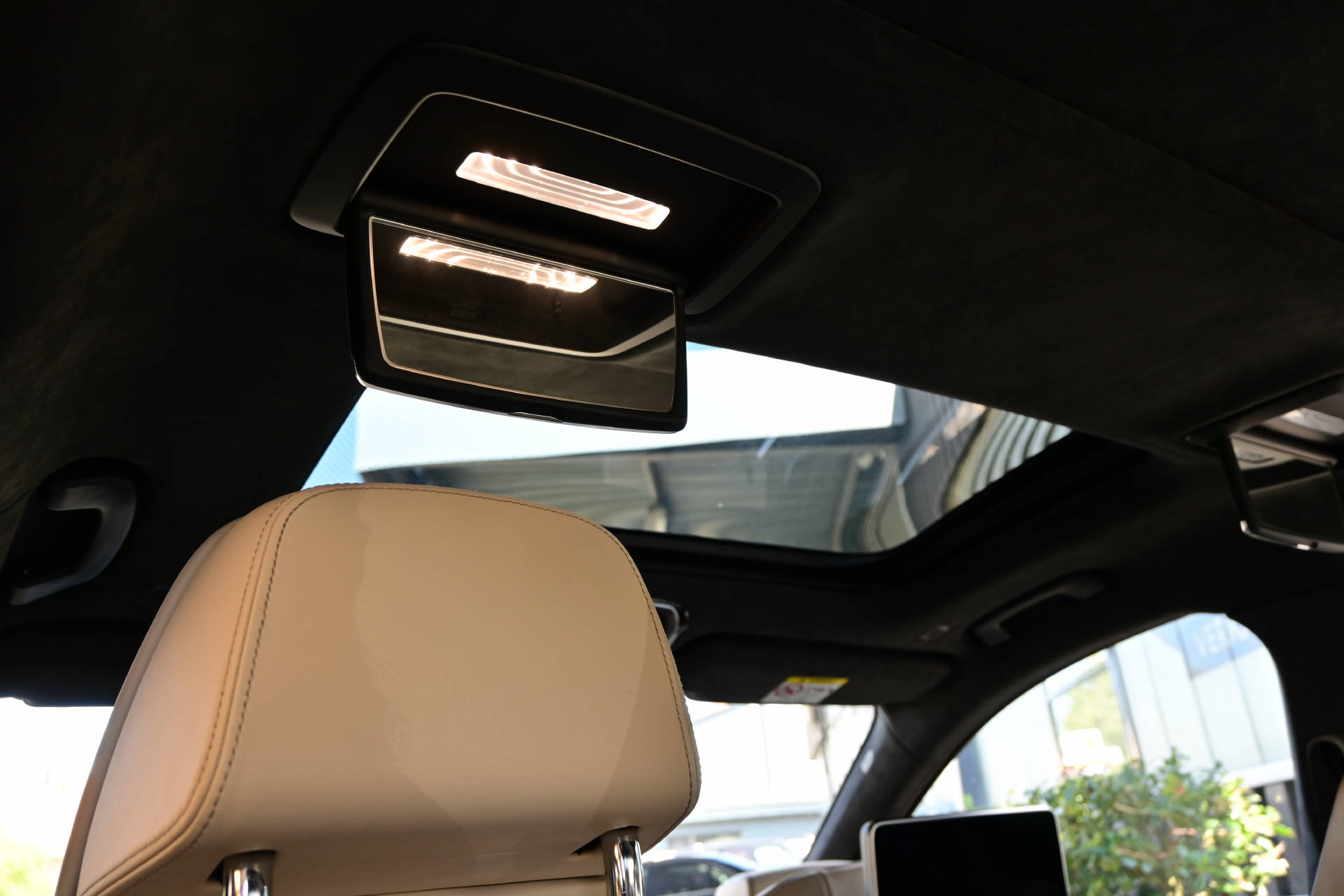 BMW 750Li xDrive *Individual*Executive Lounge-image-21