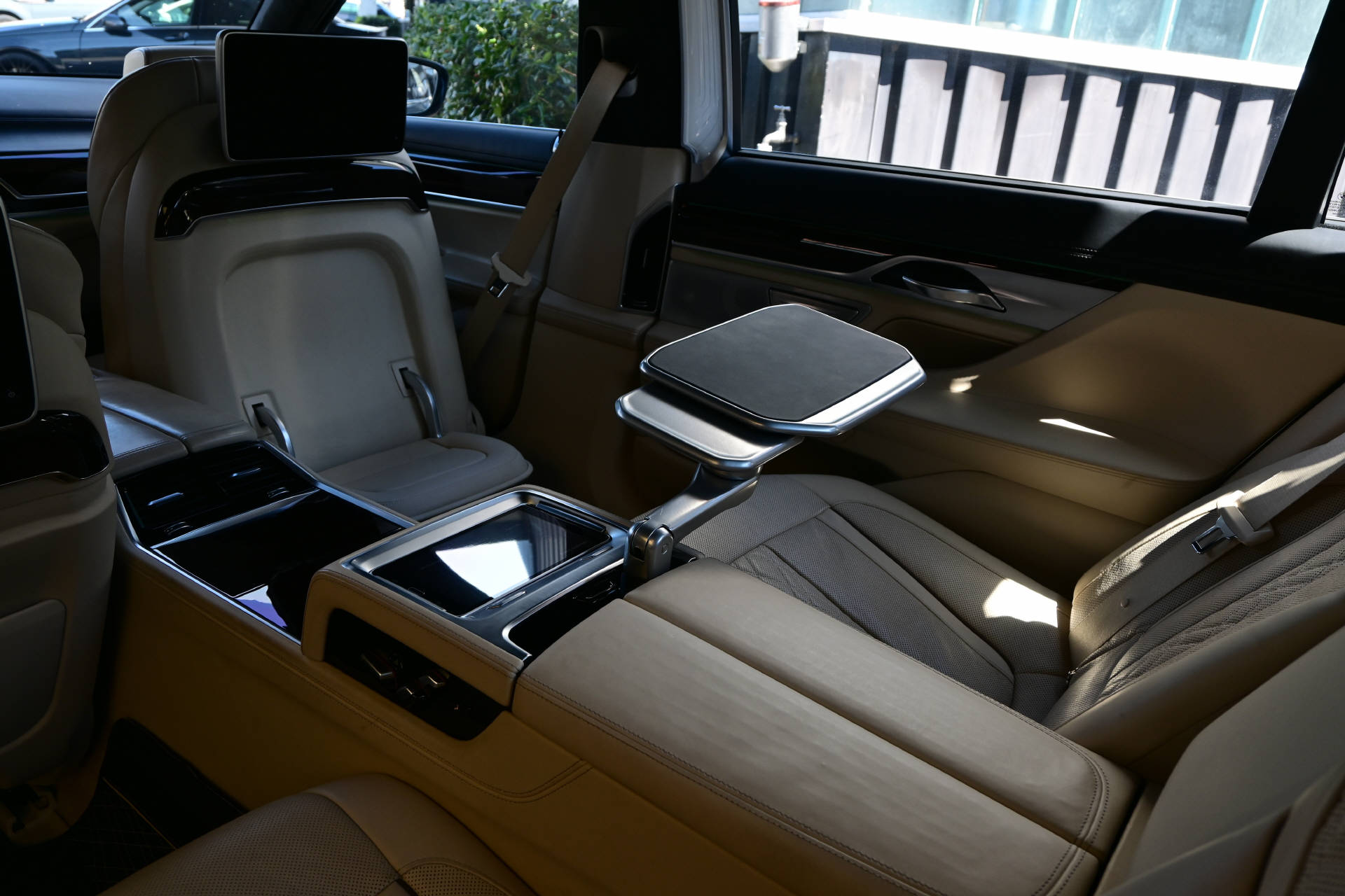 BMW 750Li xDrive *Individual*Executive Lounge-image-13