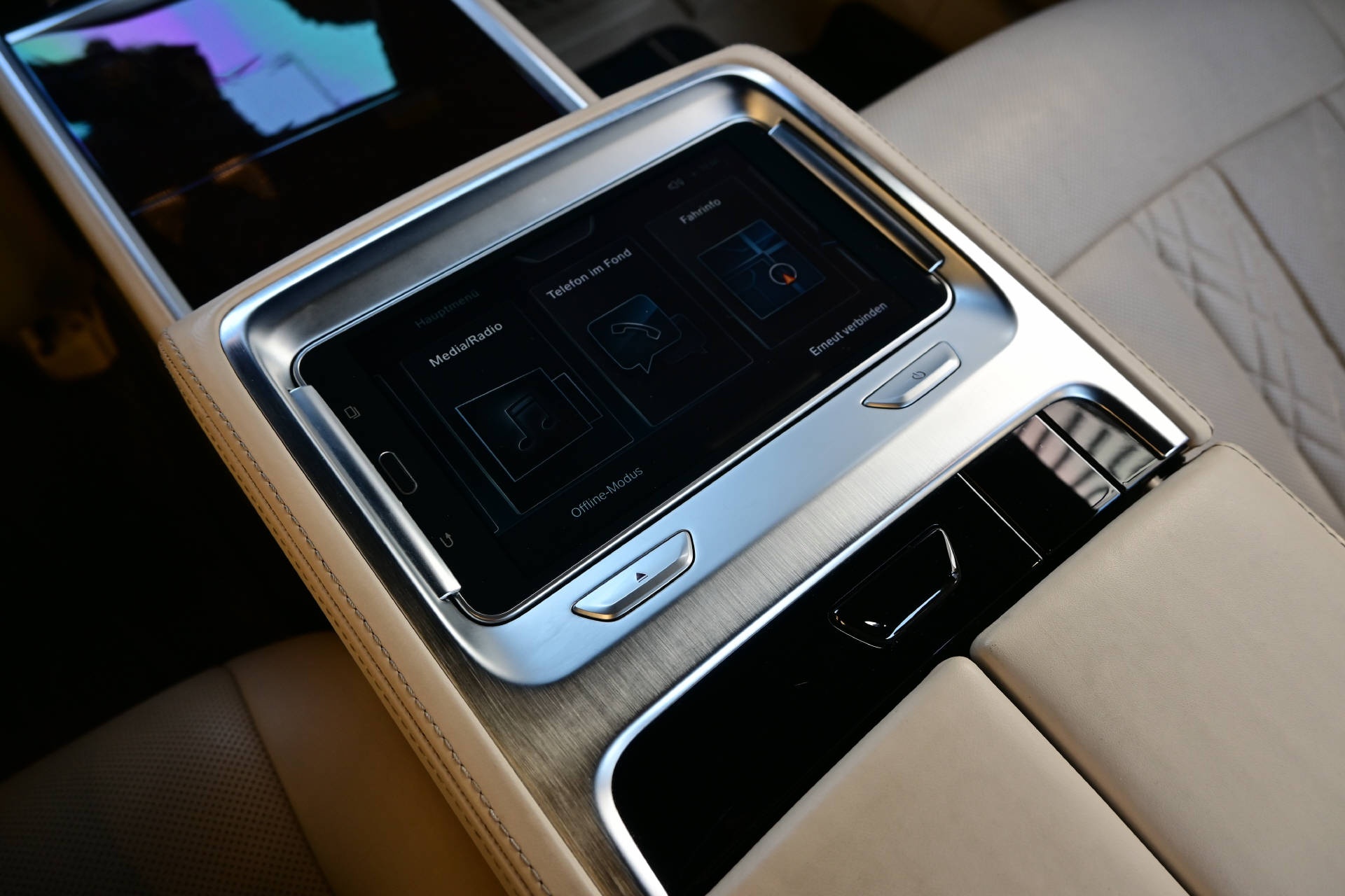 BMW 750Li xDrive *Individual*Executive Lounge-image-9