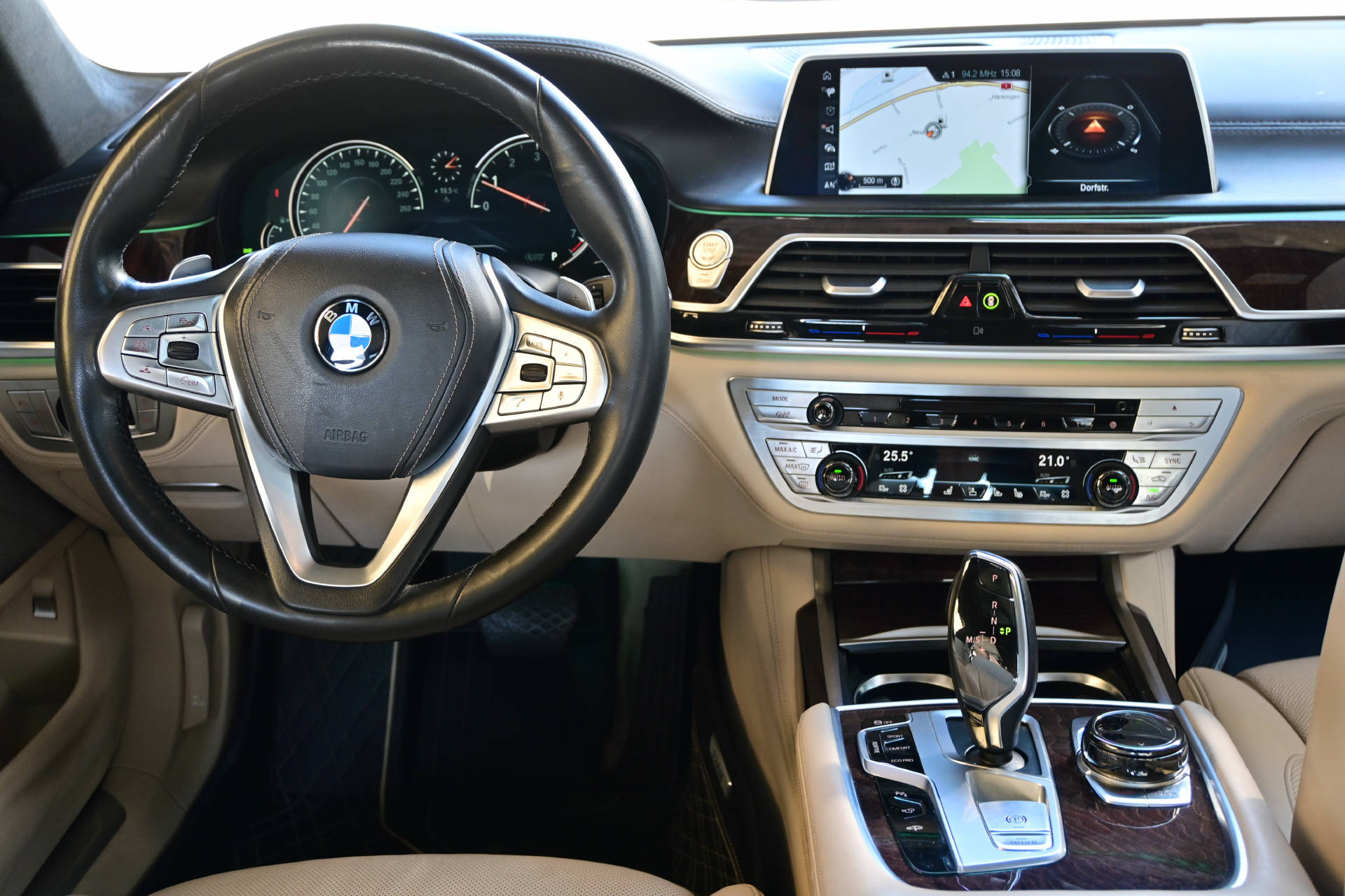 BMW 750Li xDrive *Individual*Executive Lounge-image-6