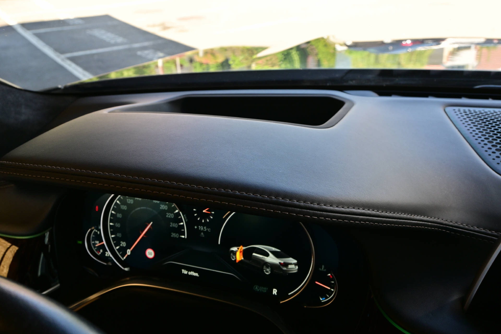 BMW 750Li xDrive *Individual*Executive Lounge-image-18