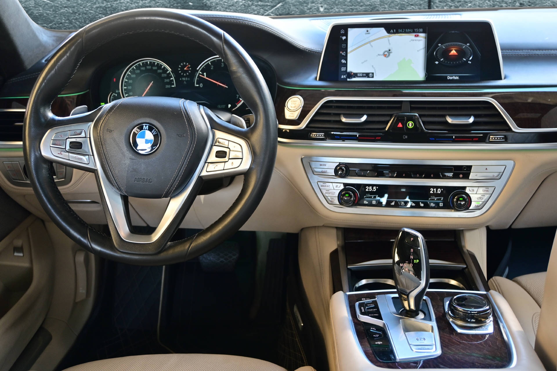 BMW 750Li xDrive *Individual*Executive Lounge-image-6