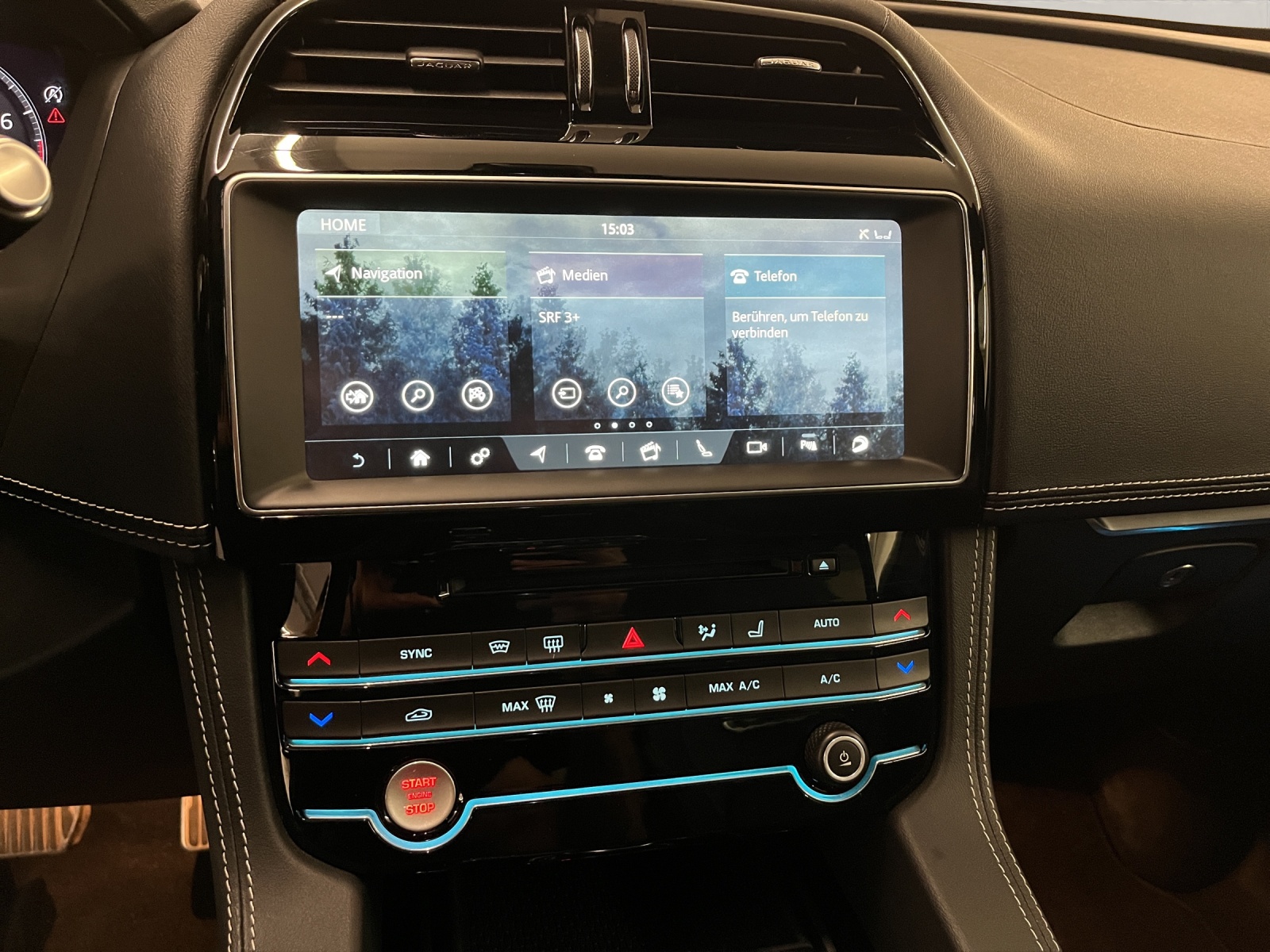 JAGUAR F-Pace 2.0 T 300 R-Sport AWD-image-11