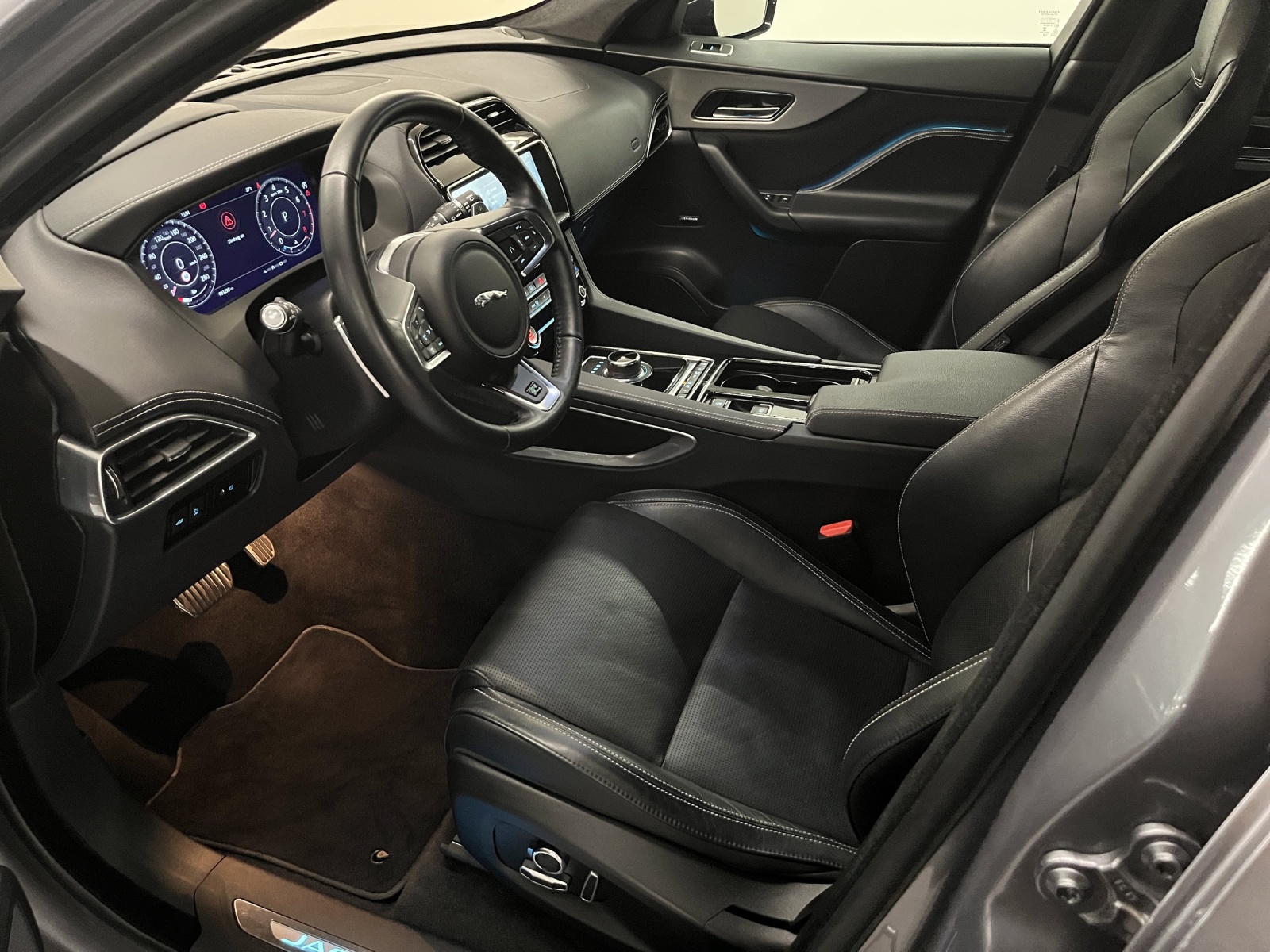 JAGUAR F-Pace 2.0 T 300 R-Sport AWD-image-7