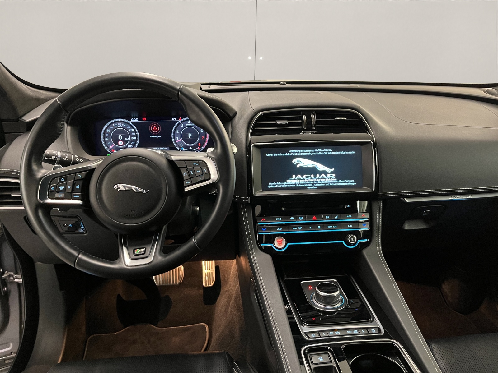 JAGUAR F-Pace 2.0 T 300 R-Sport AWD-image-8