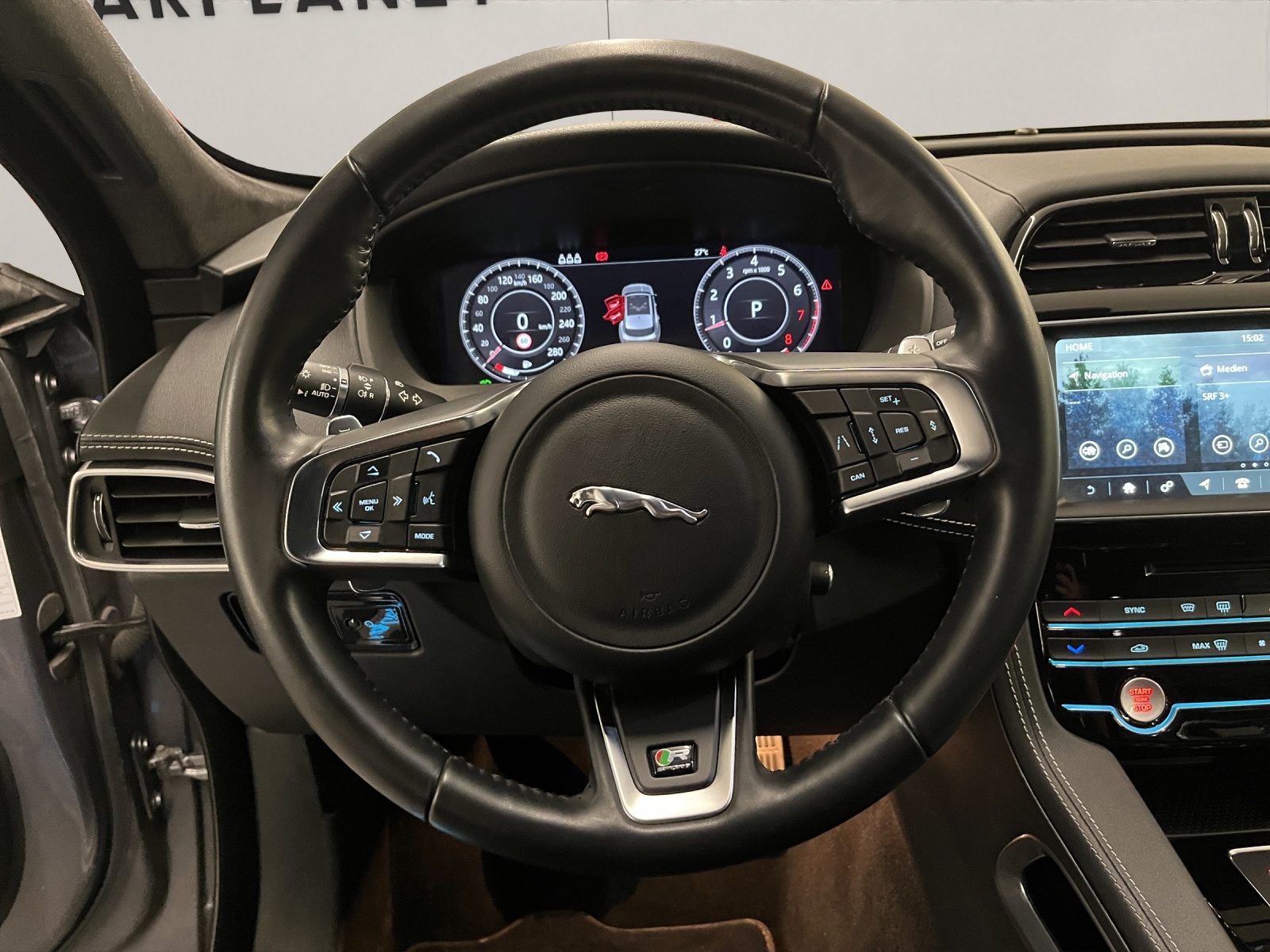 JAGUAR F-Pace 2.0 T 300 R-Sport AWD-image-9