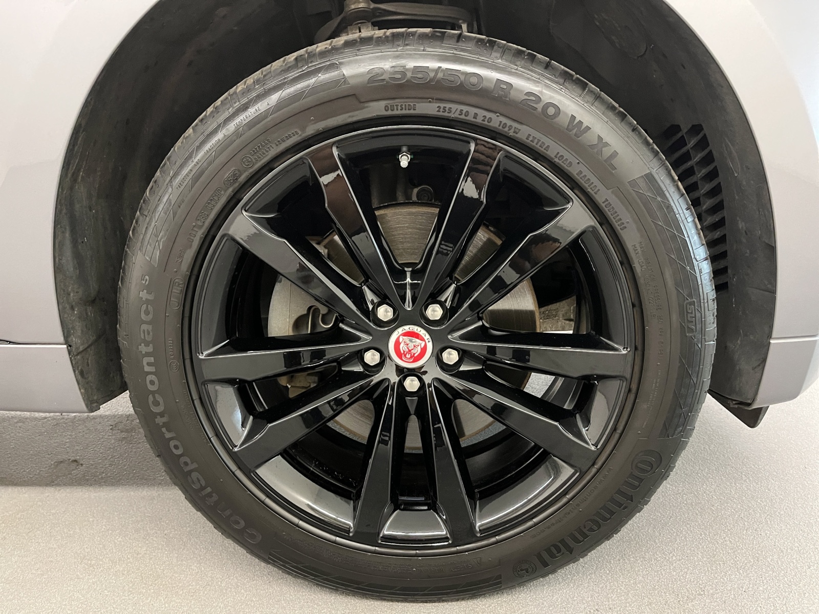 JAGUAR F-Pace 2.0 T 300 R-Sport AWD-image-17