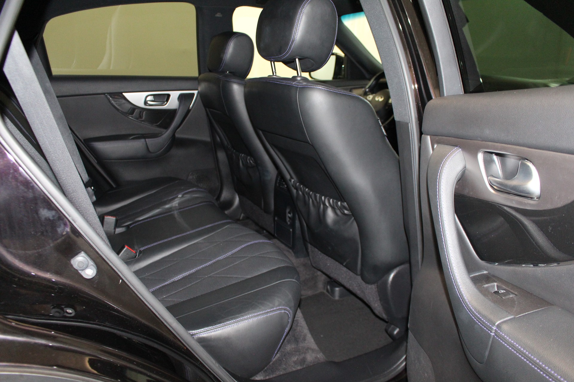 INFINITI QX70 3.7 GT Premium AWD-image-9