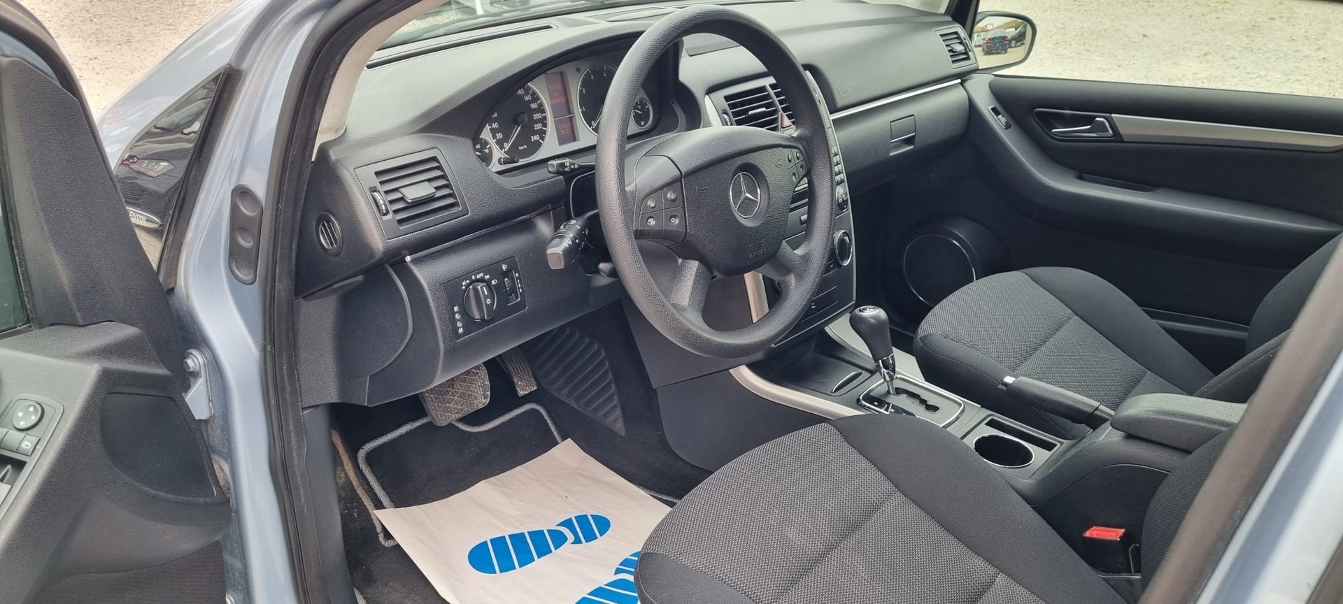 MERCEDES-BENZ B 200-image-9