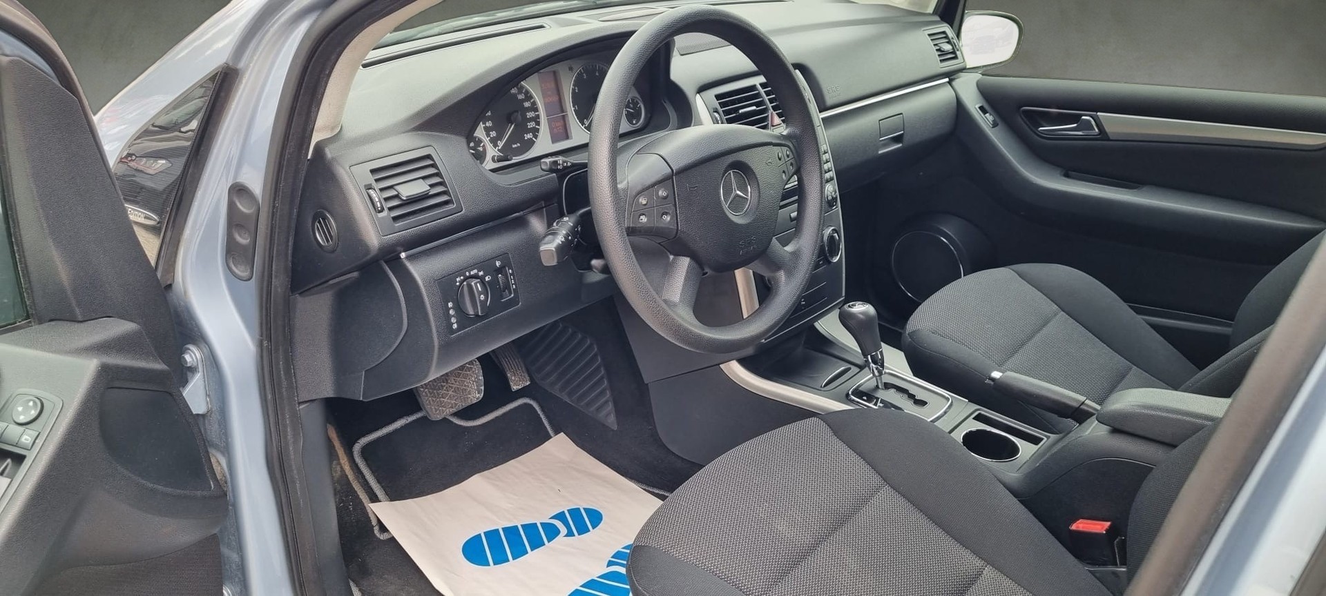 MERCEDES-BENZ B 200-image-9
