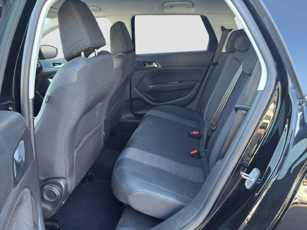 PEUGEOT 308 SW 1.5 BlueHDi Allure Pack-image-12