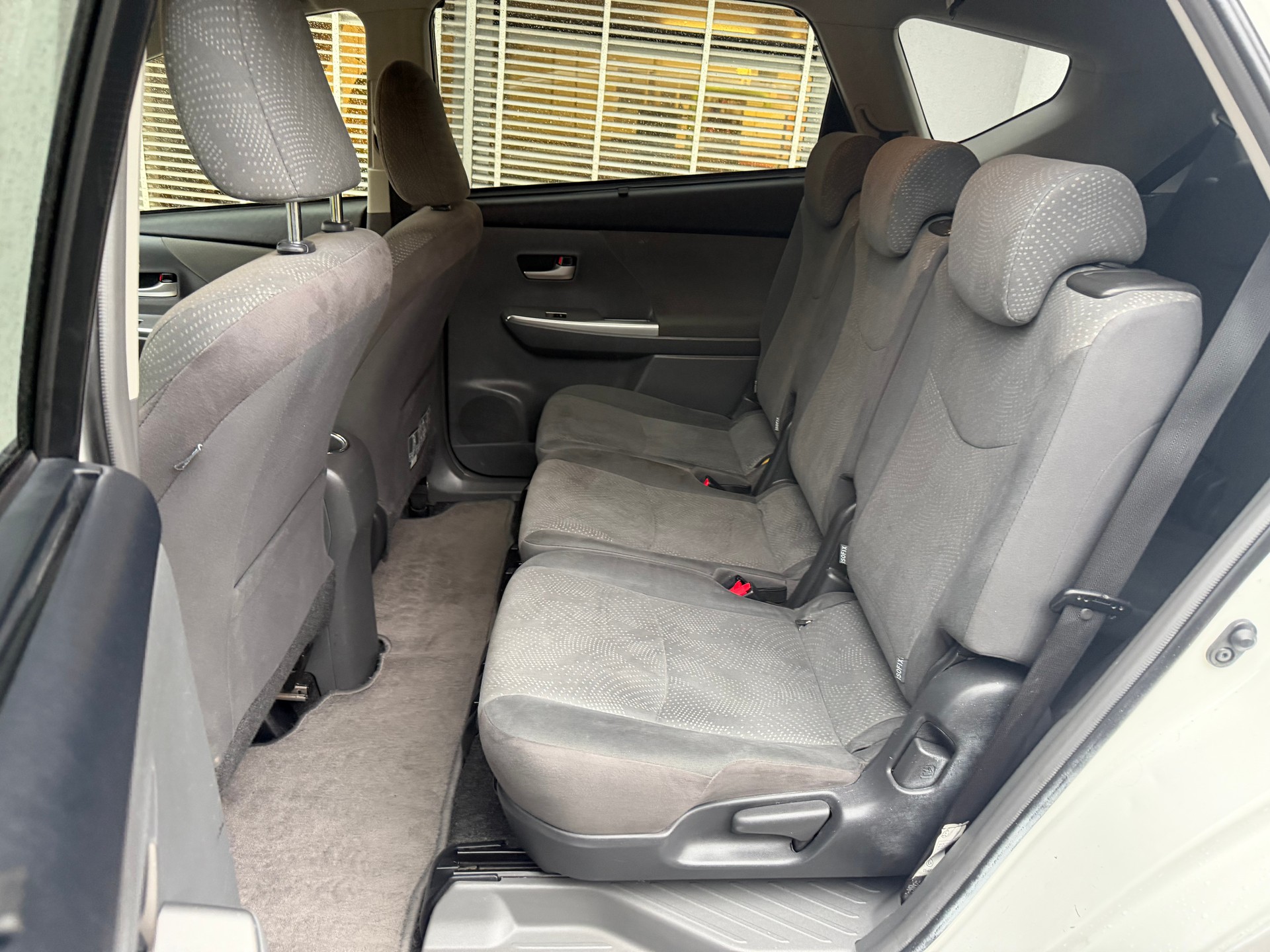 TOYOTA Prius+ 1.8 VVT-i HSD Luna ** 7-Plätzer ** Gr-Navi ** RF-Kamera ** Panorama-Glasdach ** H-UP-Disp ** Frisch Ab MFK & Service **-image-2
