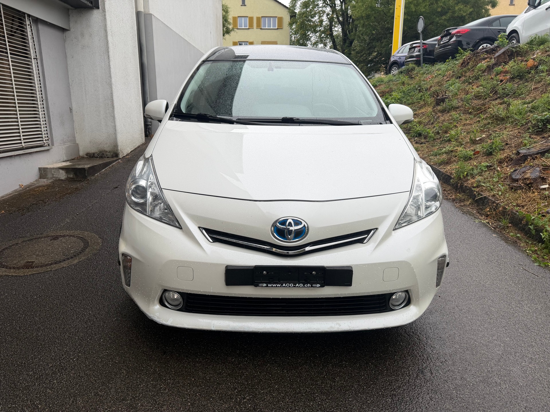 TOYOTA Prius+ 1.8 VVT-i HSD Luna ** 7-Plätzer ** Gr-Navi ** RF-Kamera ** Panorama-Glasdach ** H-UP-Disp ** Frisch Ab MFK & Service **-image-1
