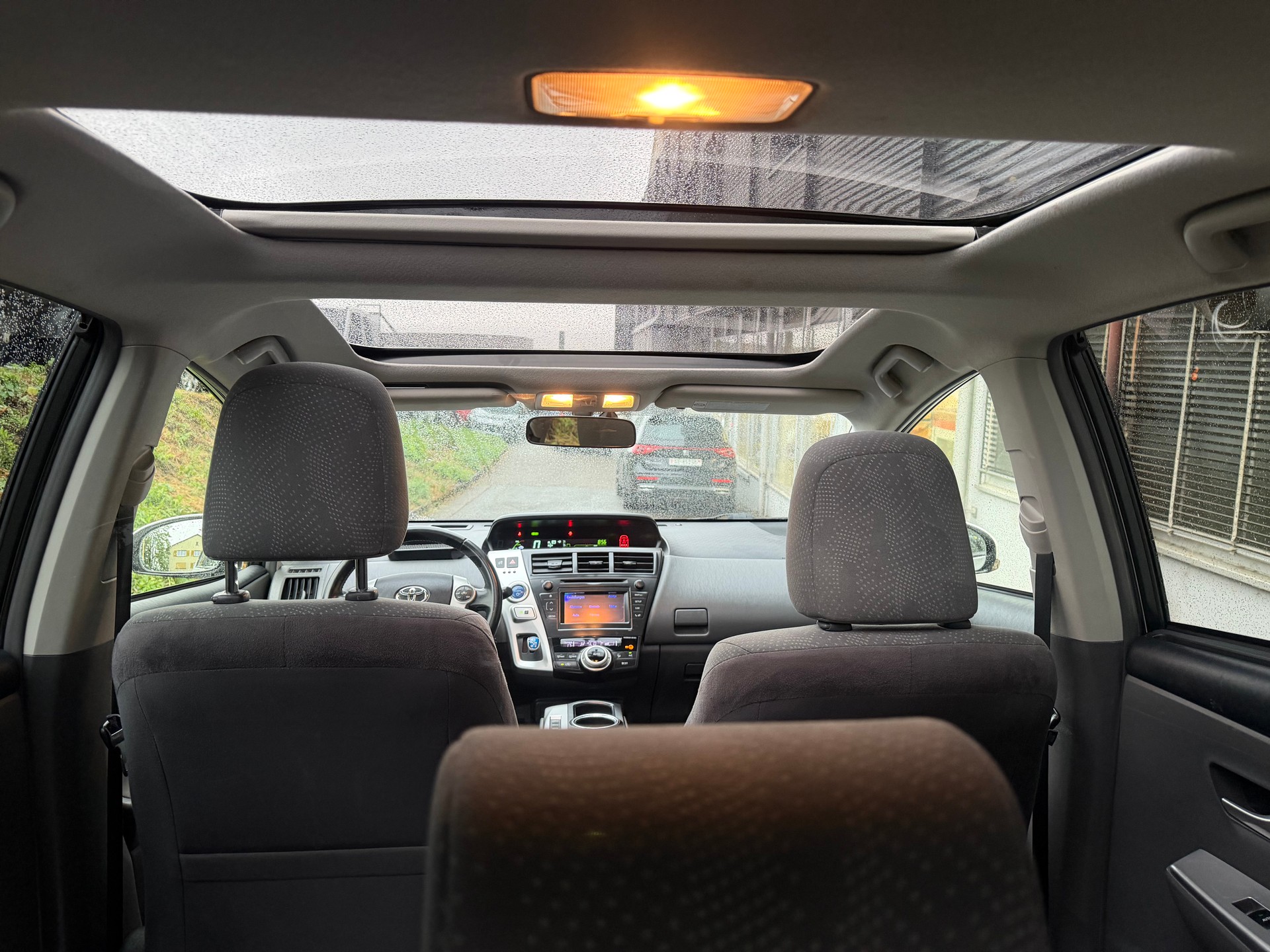 TOYOTA Prius+ 1.8 VVT-i HSD Luna ** 7-Plätzer ** Gr-Navi ** RF-Kamera ** Panorama-Glasdach ** H-UP-Disp ** Frisch Ab MFK & Service **-image-9