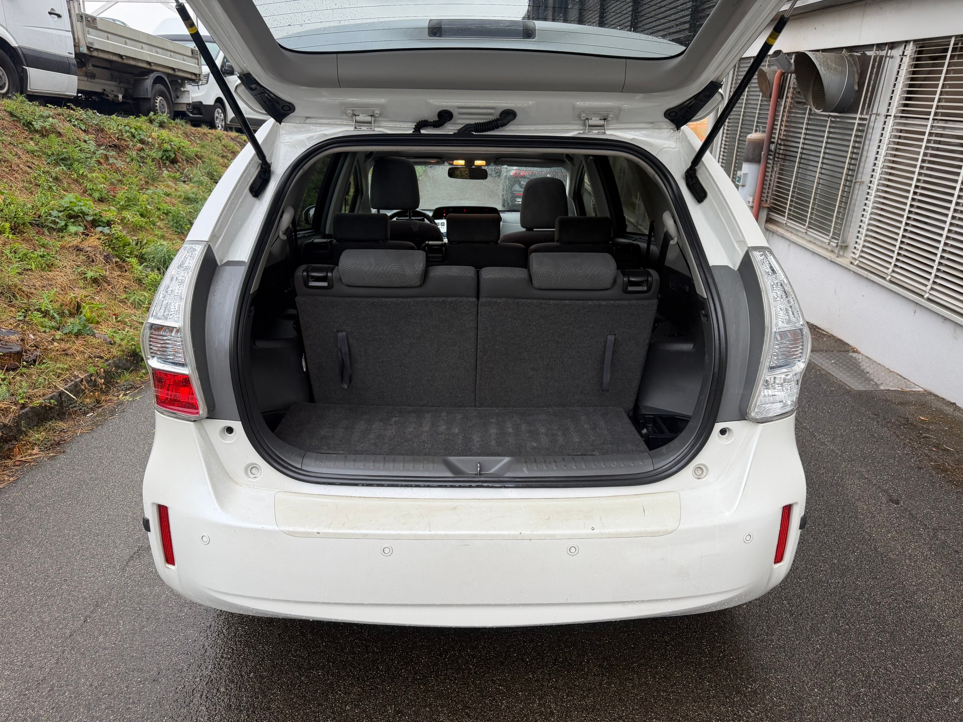 TOYOTA Prius+ 1.8 VVT-i HSD Luna ** 7-Plätzer ** Gr-Navi ** RF-Kamera ** Panorama-Glasdach ** H-UP-Disp ** Frisch Ab MFK & Service **-image-13