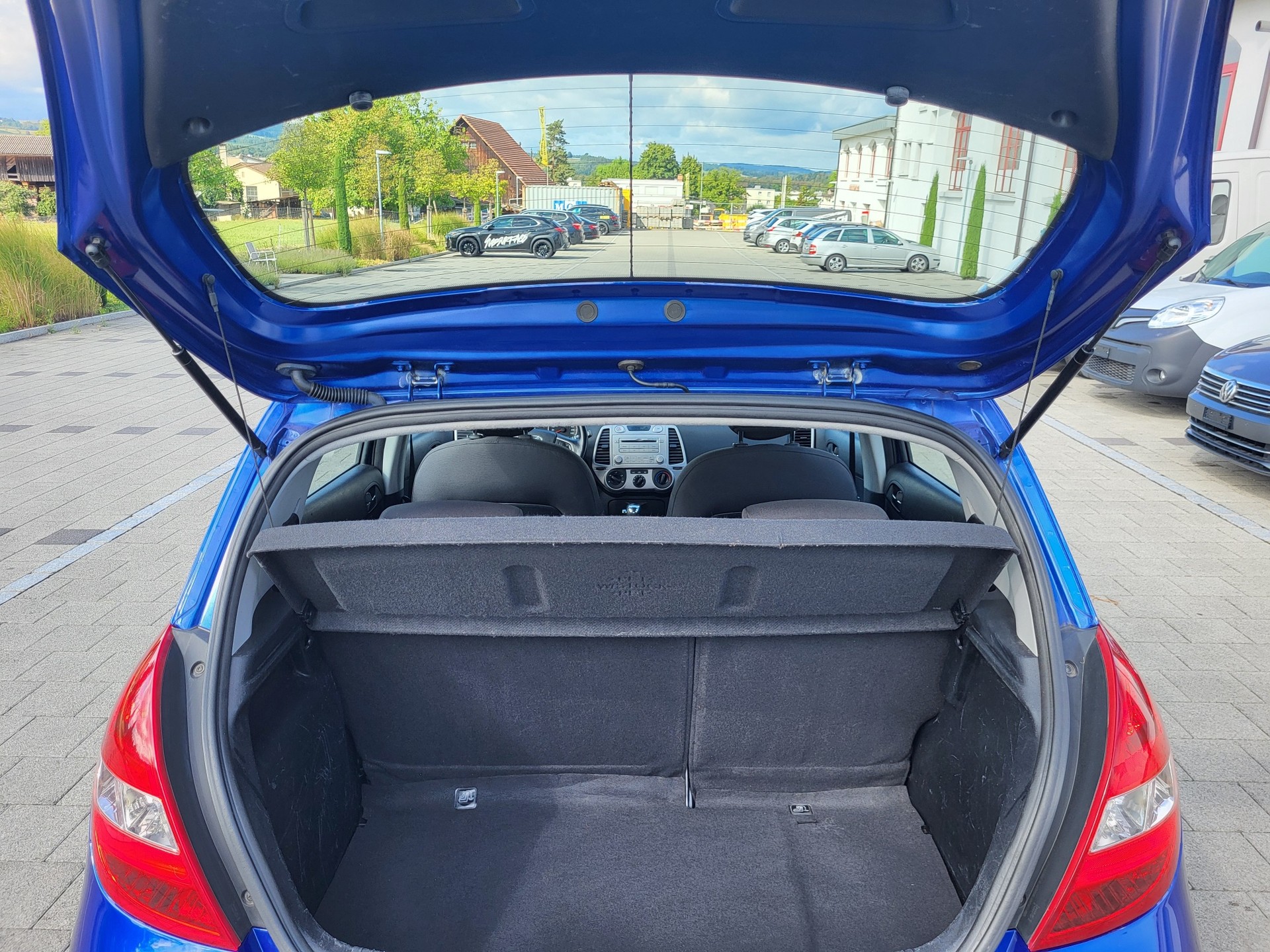 HYUNDAI i20 1.4 Style Automatic-image-12
