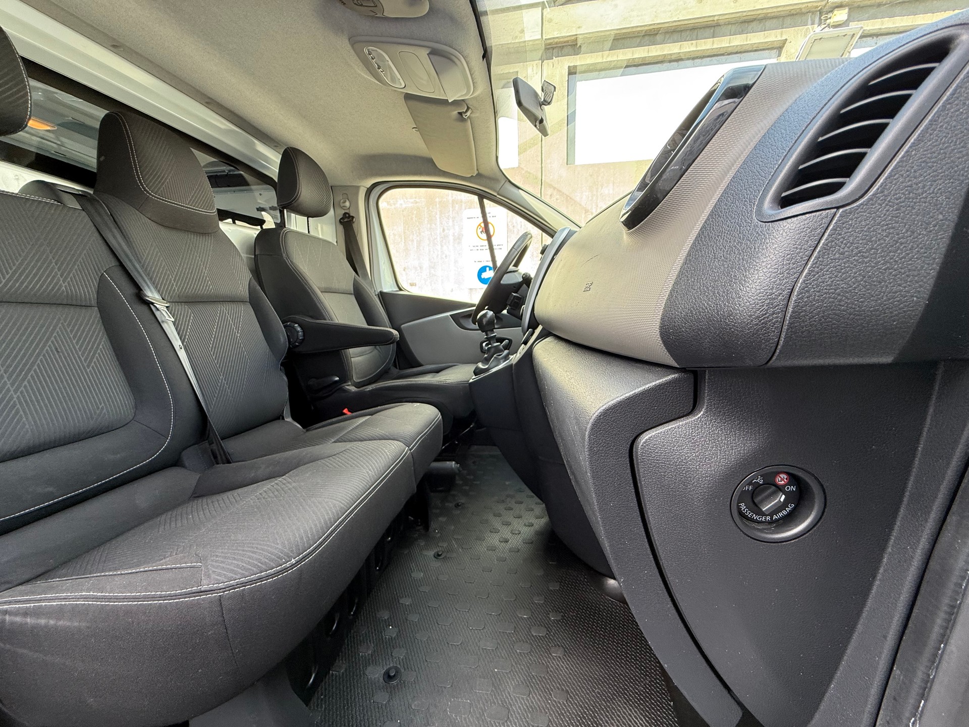 NISSAN NV300 dCi 120 2.9 L2H1 Pro *Aus 1st.Erster CH Hand *Frisch ab MFK *AC *Lange Version *Ausrüstung mit Schubladen-image-13