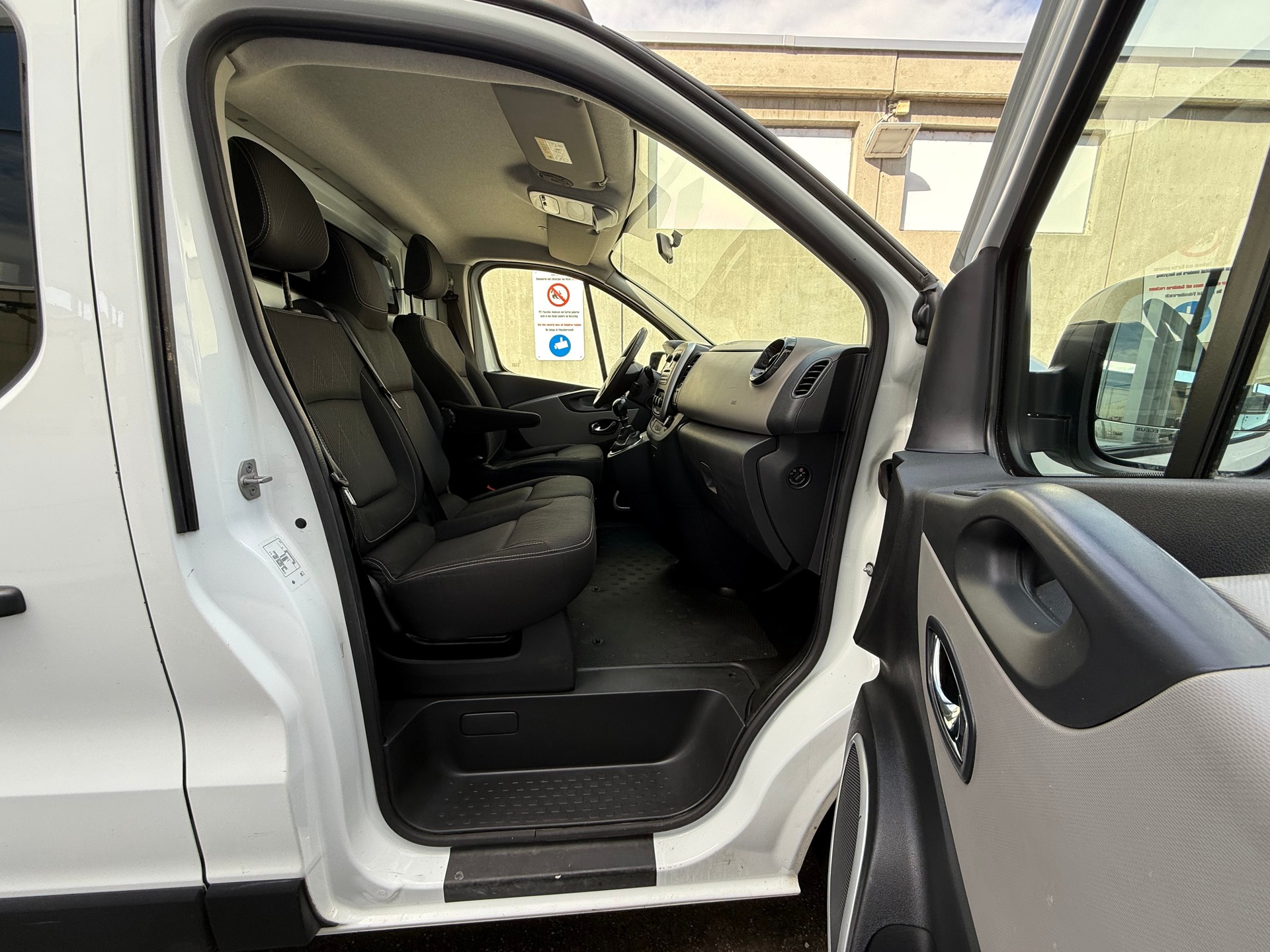 NISSAN NV300 dCi 120 2.9 L2H1 Pro *Aus 1st.Erster CH Hand *Frisch ab MFK *AC *Lange Version *Ausrüstung mit Schubladen-image-14