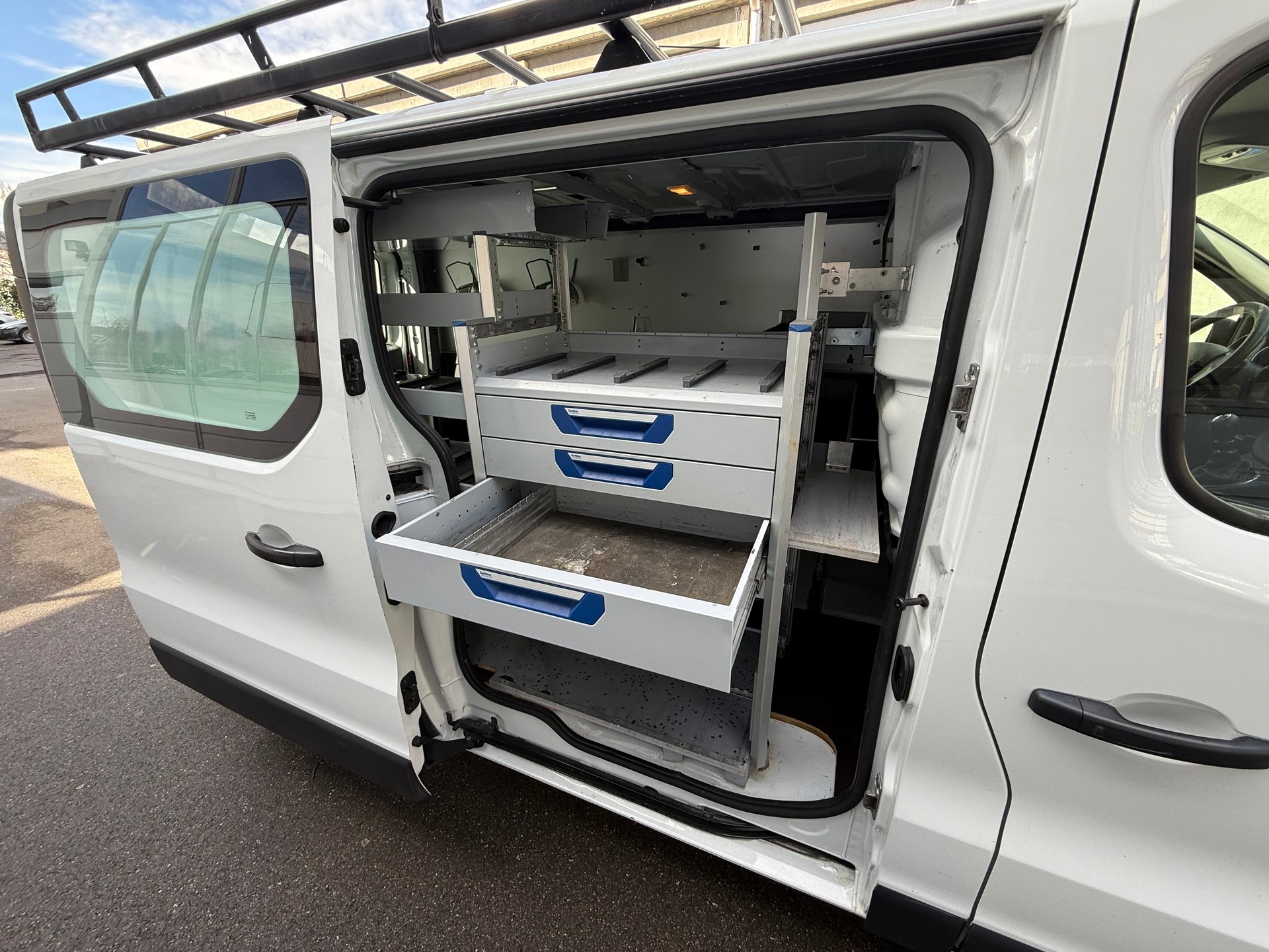 NISSAN NV300 dCi 120 2.9 L2H1 Pro *Aus 1st.Erster CH Hand *Frisch ab MFK *AC *Lange Version *Ausrüstung mit Schubladen-image-3