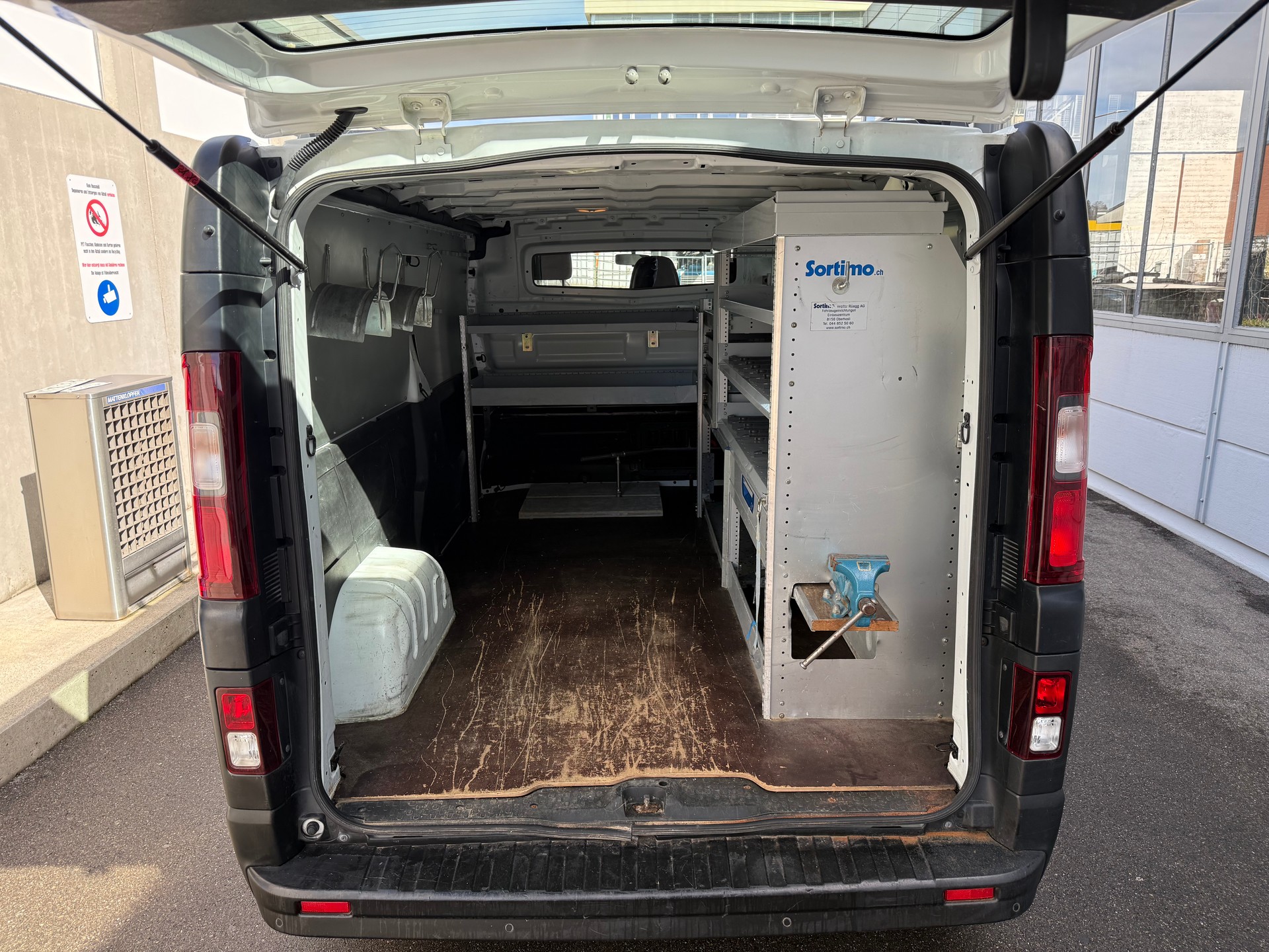 NISSAN NV300 dCi 120 2.9 L2H1 Pro *Aus 1st.Erster CH Hand *Frisch ab MFK *AC *Lange Version *Ausrüstung mit Schubladen-image-5