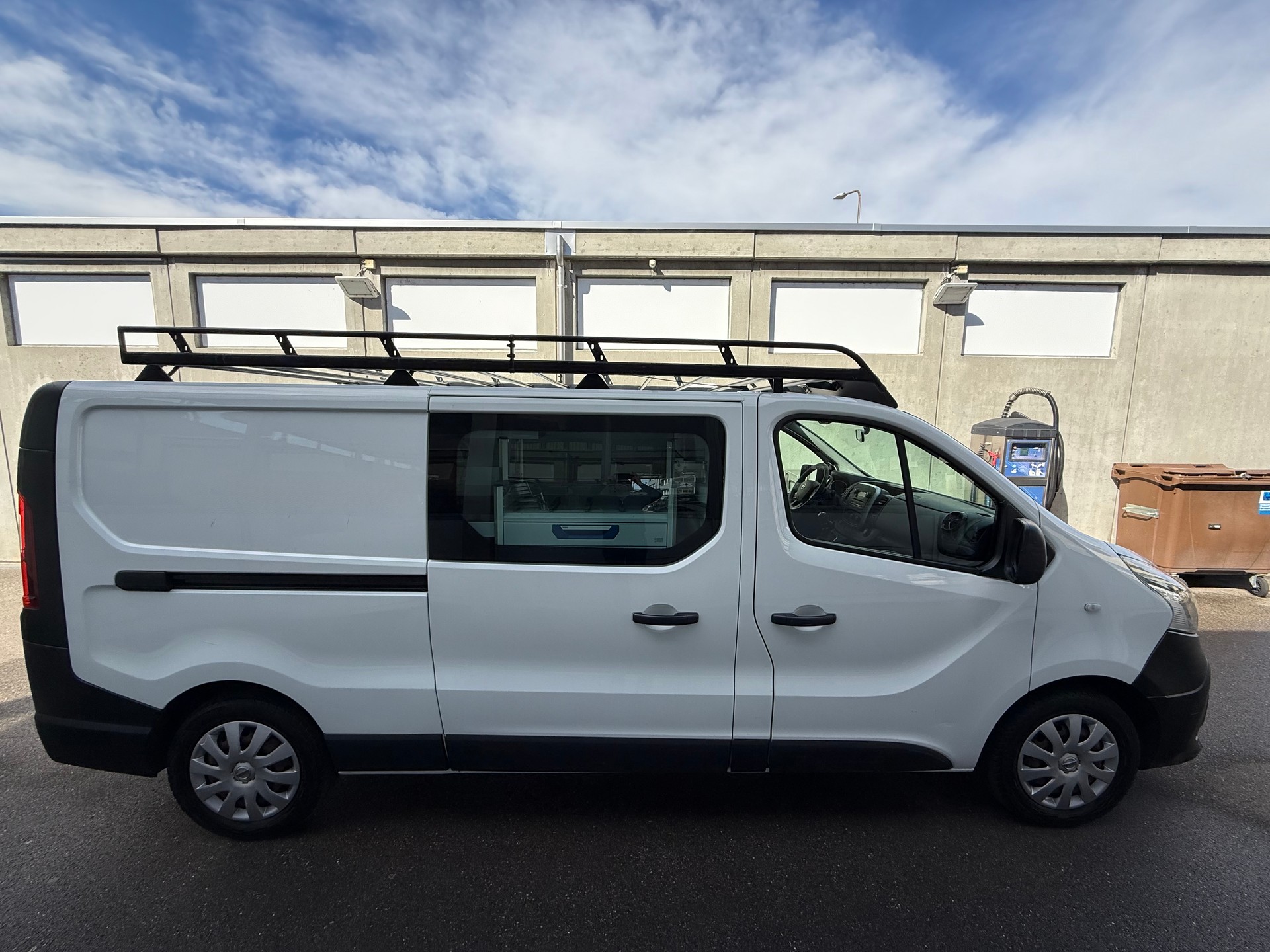 NISSAN NV300 dCi 120 2.9 L2H1 Pro *Aus 1st.Erster CH Hand *Frisch ab MFK *AC *Lange Version *Ausrüstung mit Schubladen-image-2
