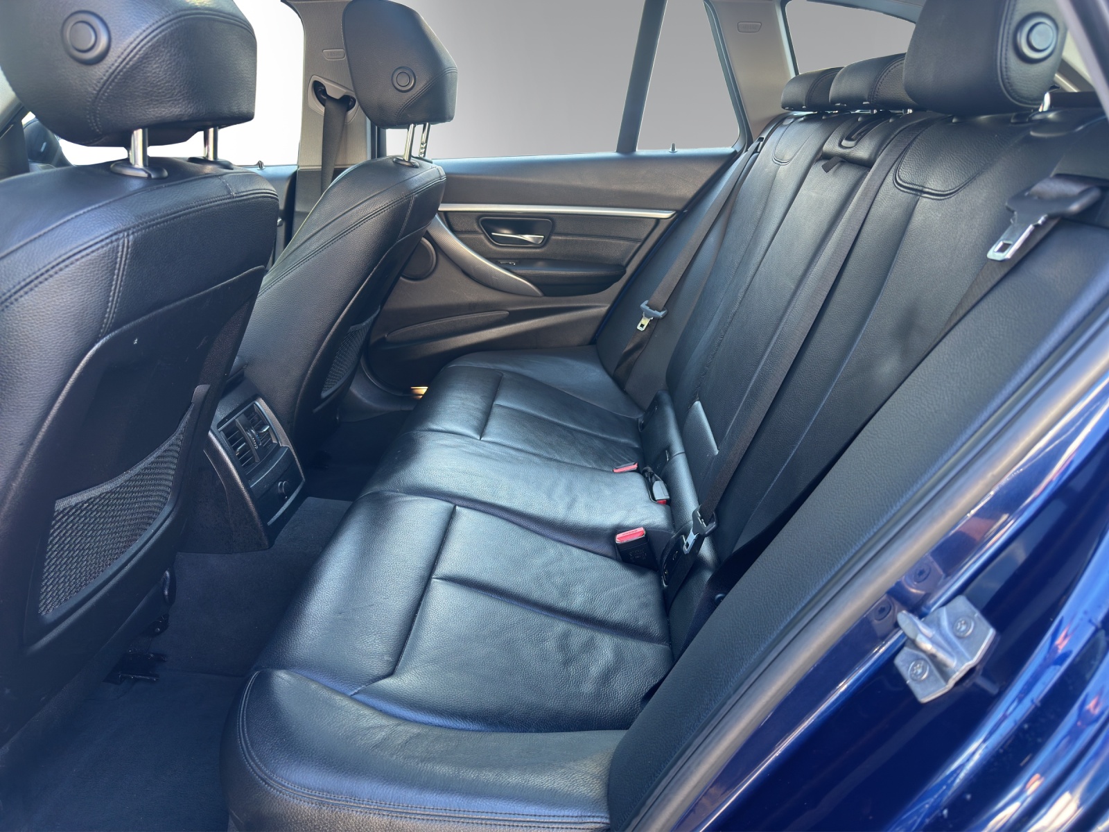 BMW 320i xDrive Touring Edition Sport Line Steptronic-showroom-element-1