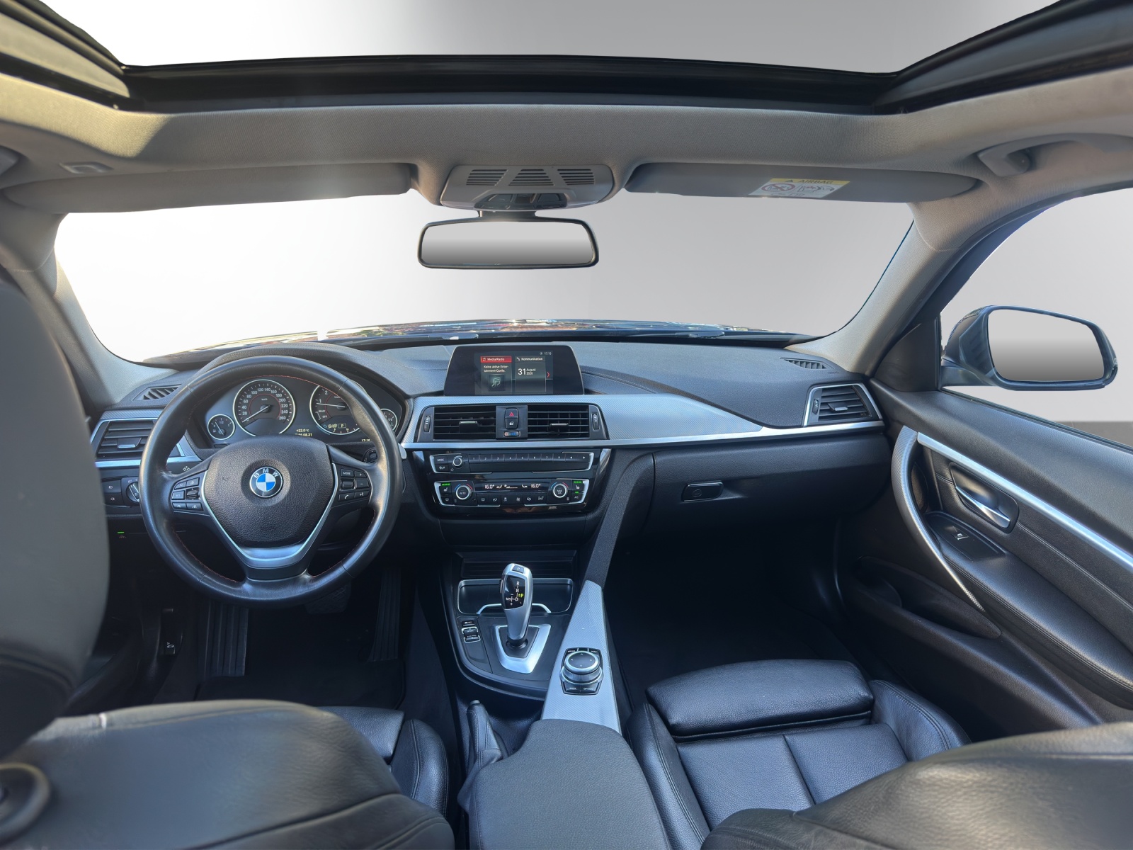 BMW 320i xDrive Touring Edition Sport Line Steptronic-image-5