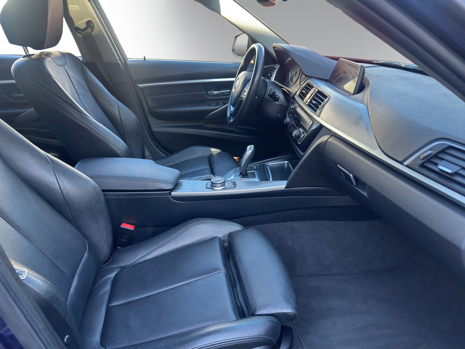 BMW 320i xDrive Touring Edition Sport Line Steptronic-showroom-element-2