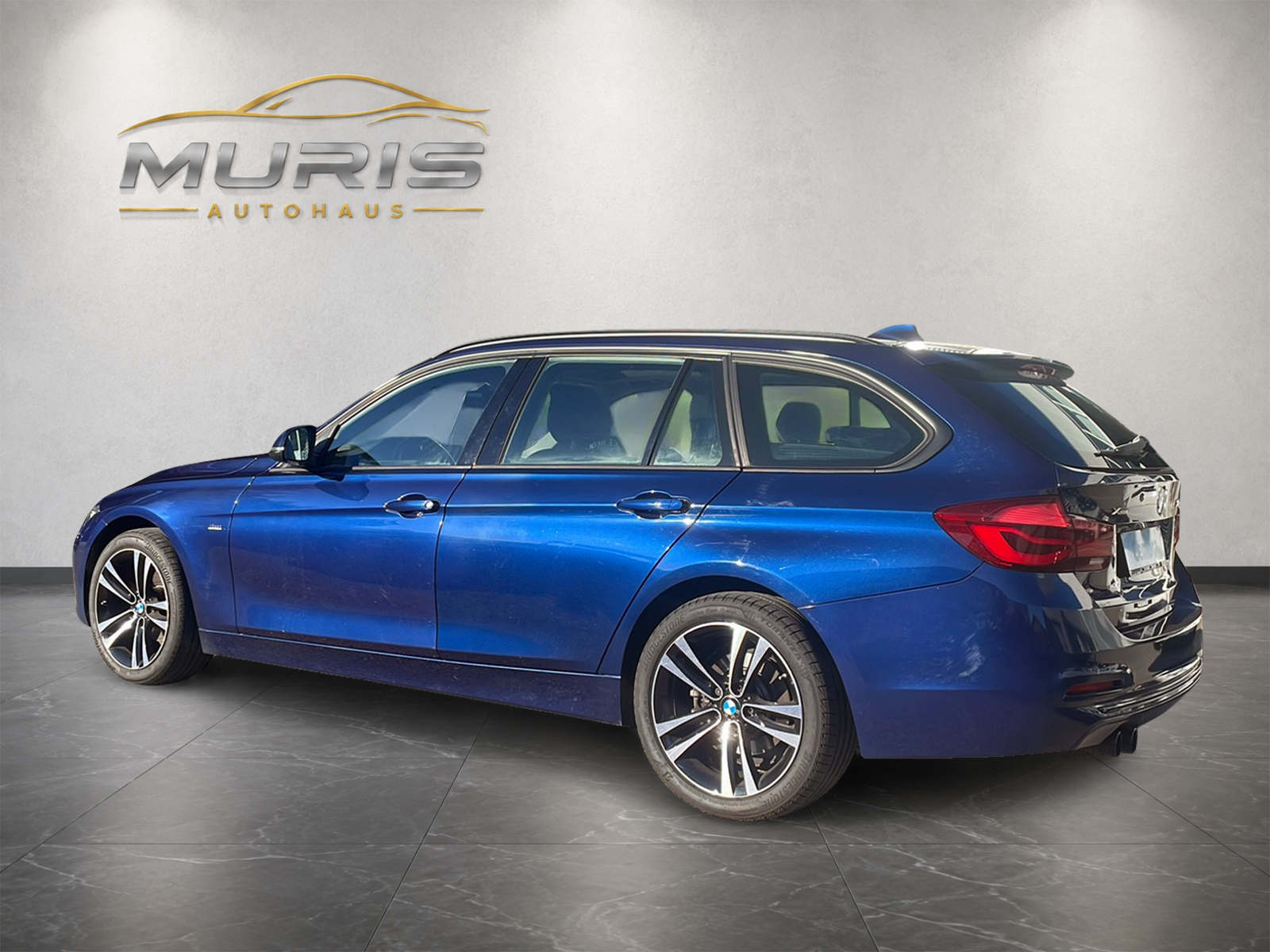 BMW 320i xDrive Touring Edition Sport Line Steptronic-image-2