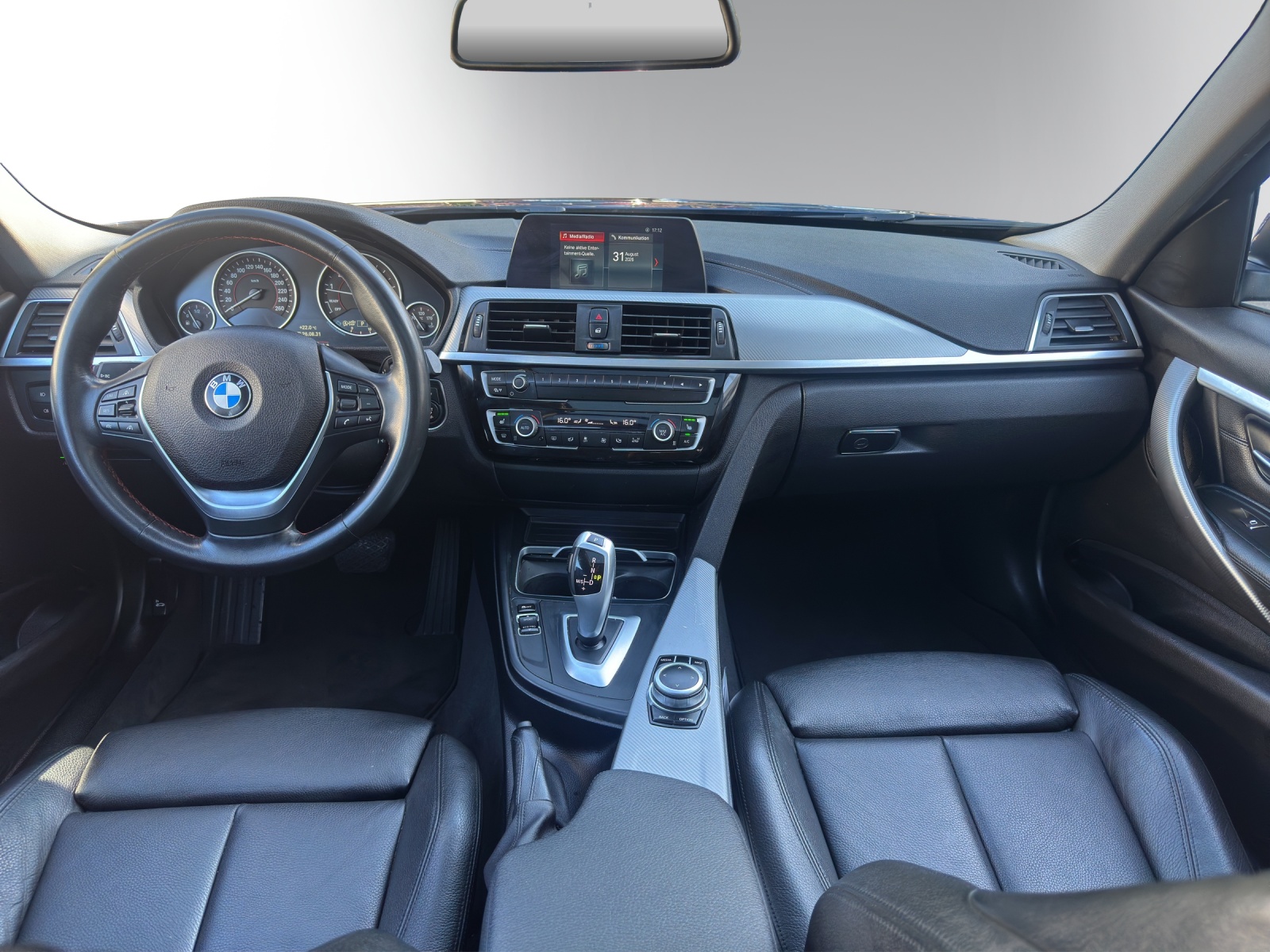 BMW 320i xDrive Touring Edition Sport Line Steptronic-showroom-element-3
