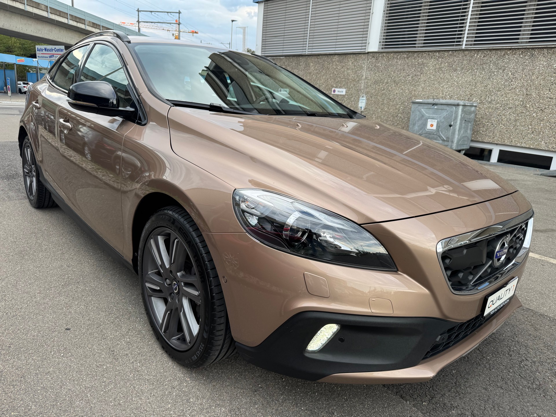 VOLVO V40 Cross Country T4 AWD Summum Geartronic-image-1