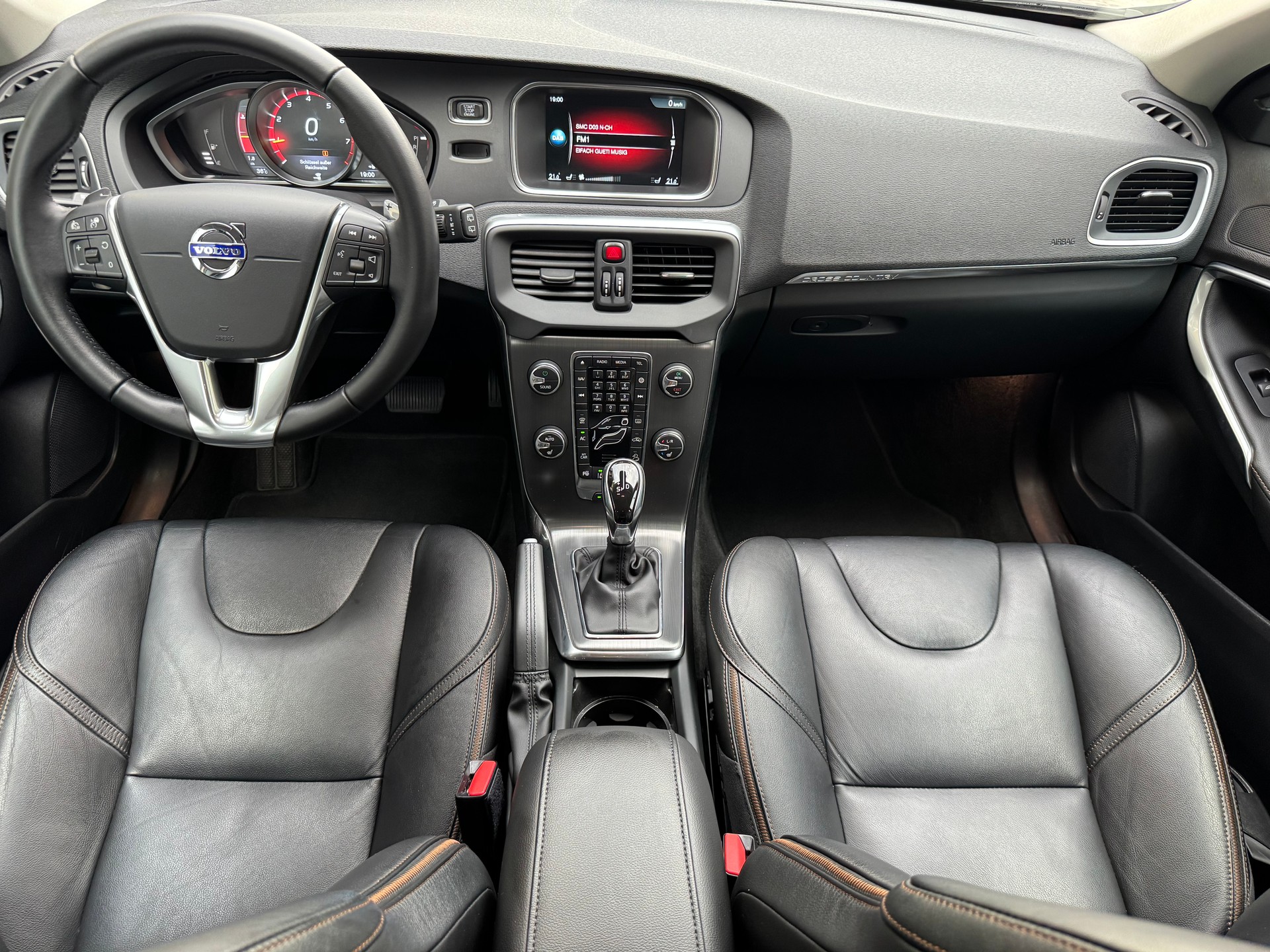 VOLVO V40 Cross Country T4 AWD Summum Geartronic-image-6