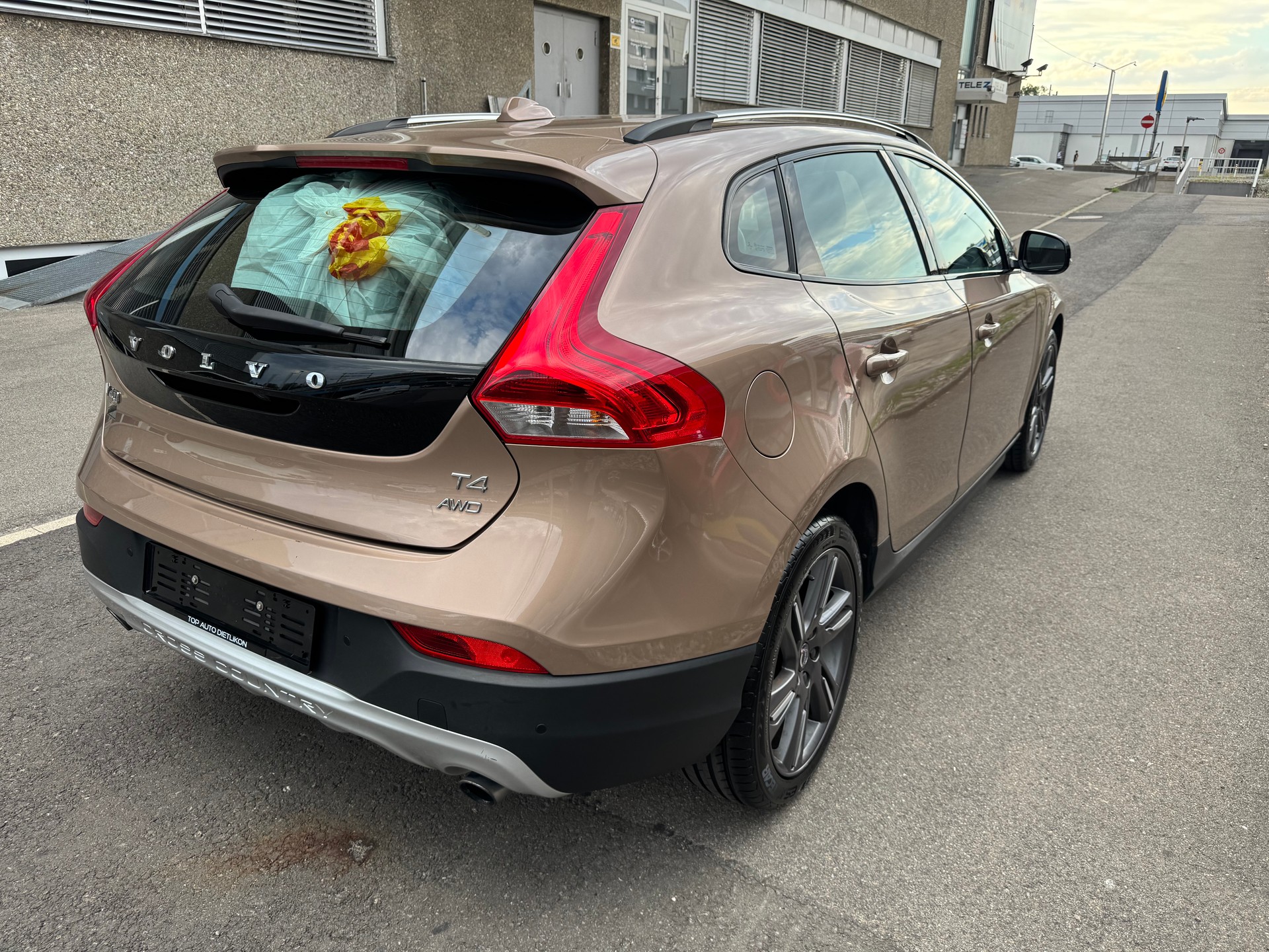 VOLVO V40 Cross Country T4 AWD Summum Geartronic-image-2