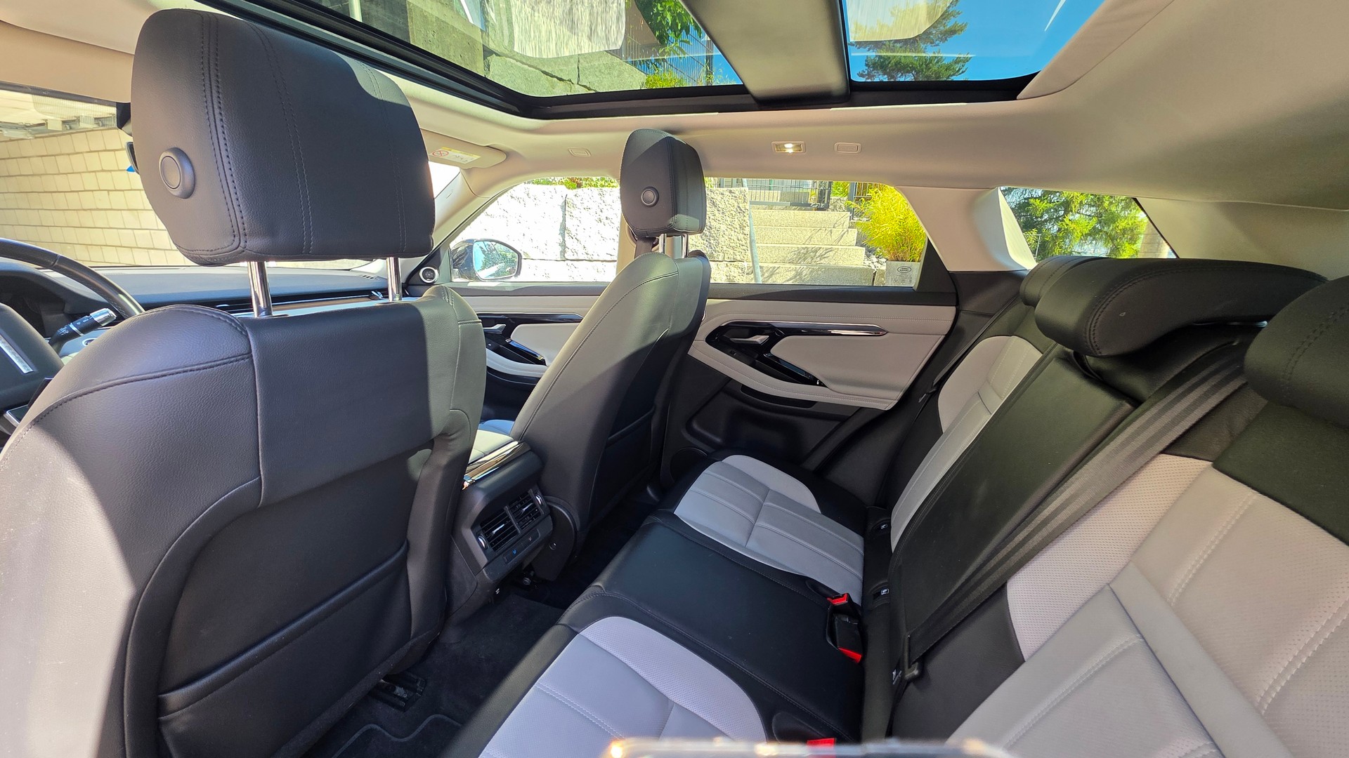 LAND ROVER 2.0 T 250 R-Dynamic SE-image-4