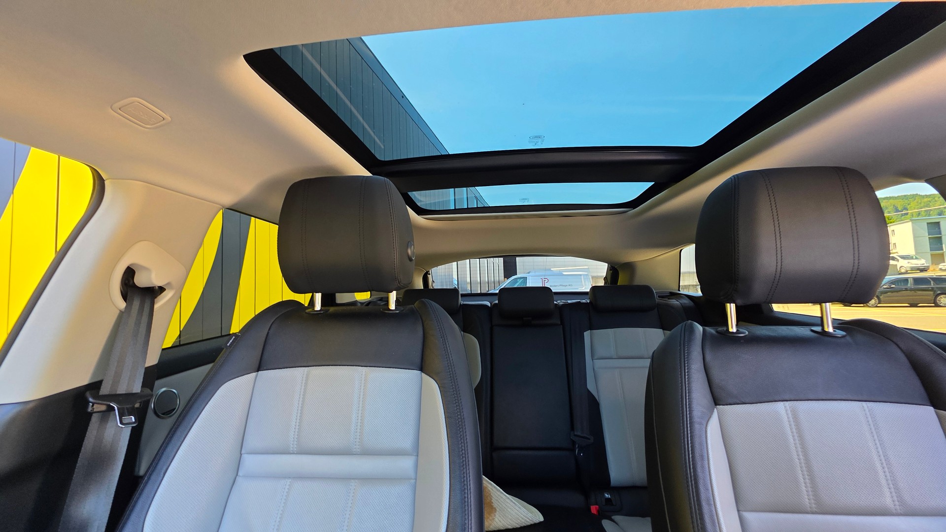 LAND ROVER 2.0 T 250 R-Dynamic SE-image-5