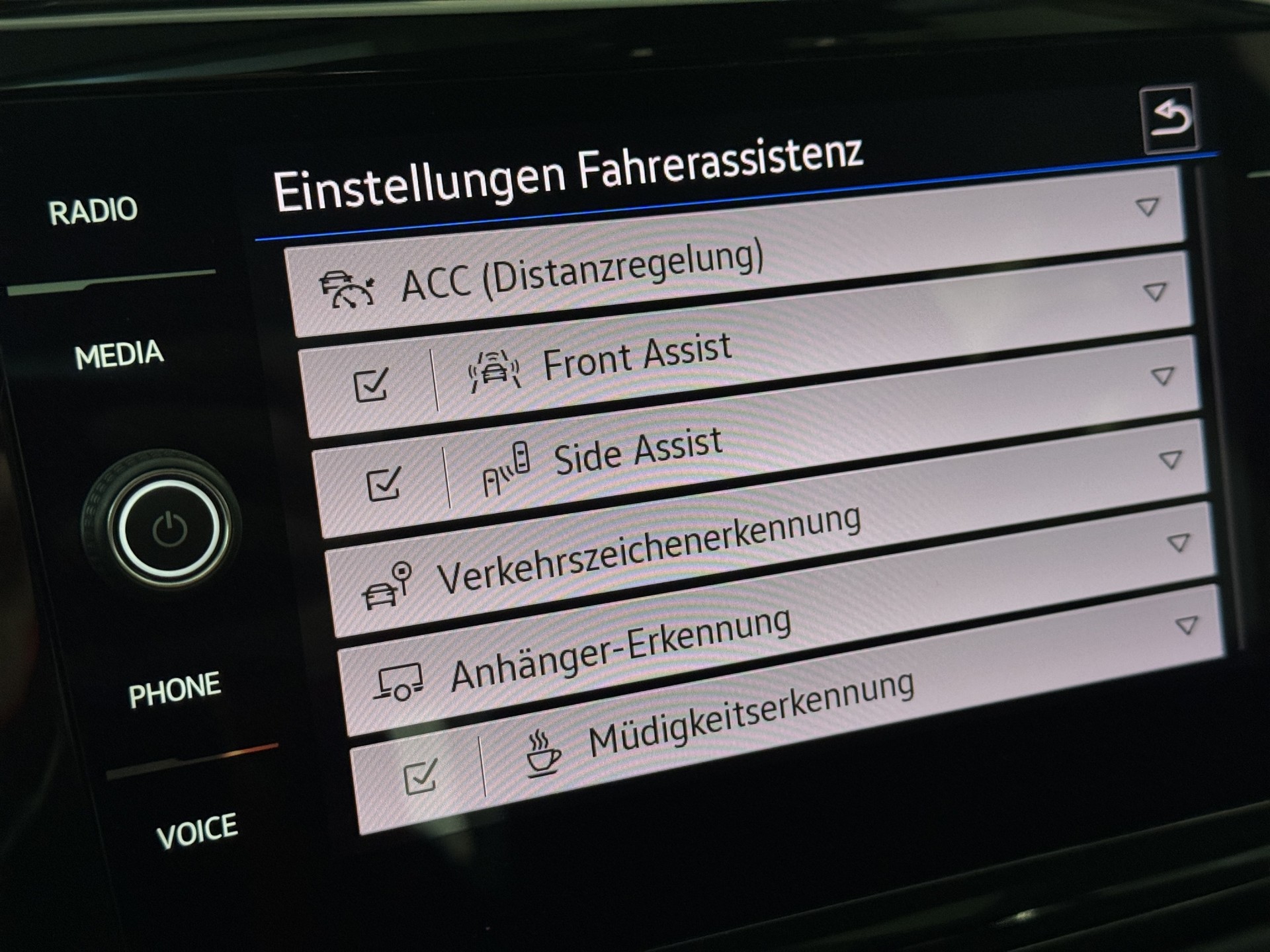 VW Touran 1.5 TSI EVO Highline 7-Pl. DSG "Kindersitze integriert-Pano-AHK"-image-21