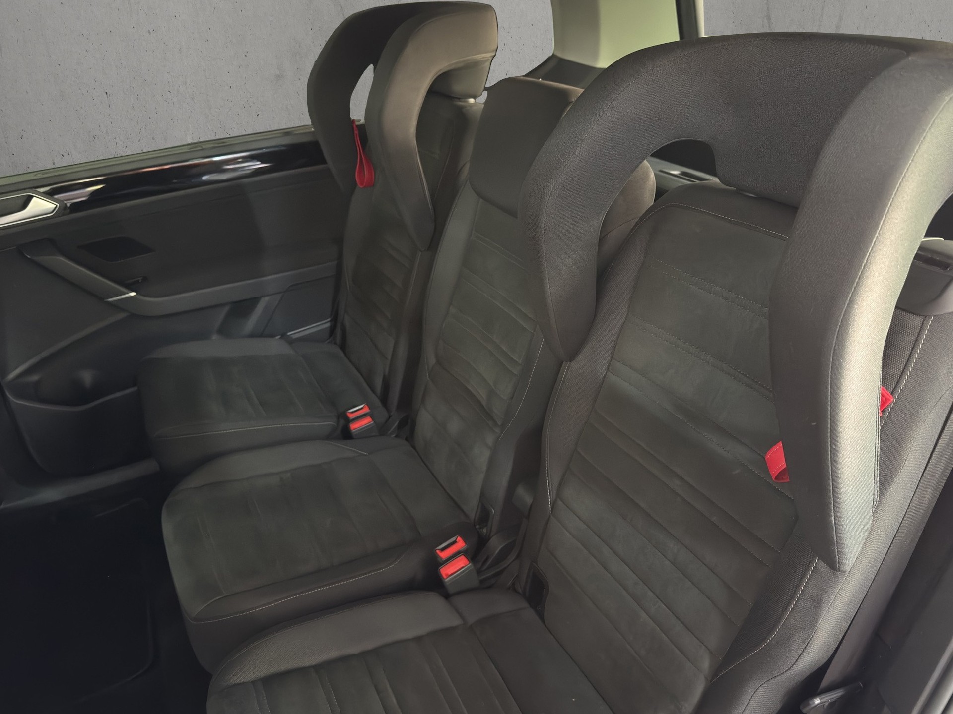 VW Touran 1.5 TSI EVO Highline 7-Pl. DSG "Kindersitze integriert-Pano-AHK"-image-10