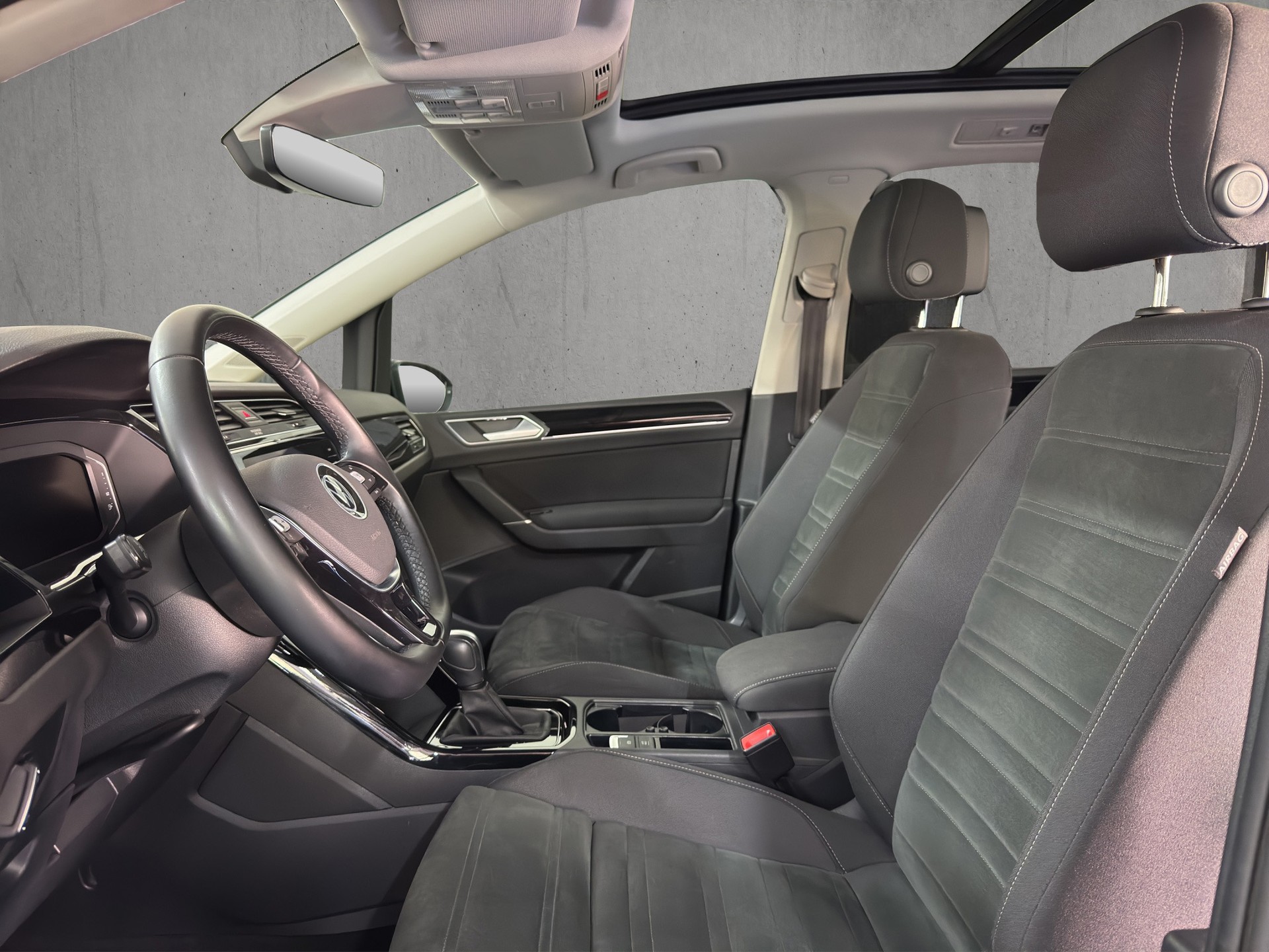 VW Touran 1.5 TSI EVO Highline 7-Pl. DSG "Kindersitze integriert-Pano-AHK"-image-7