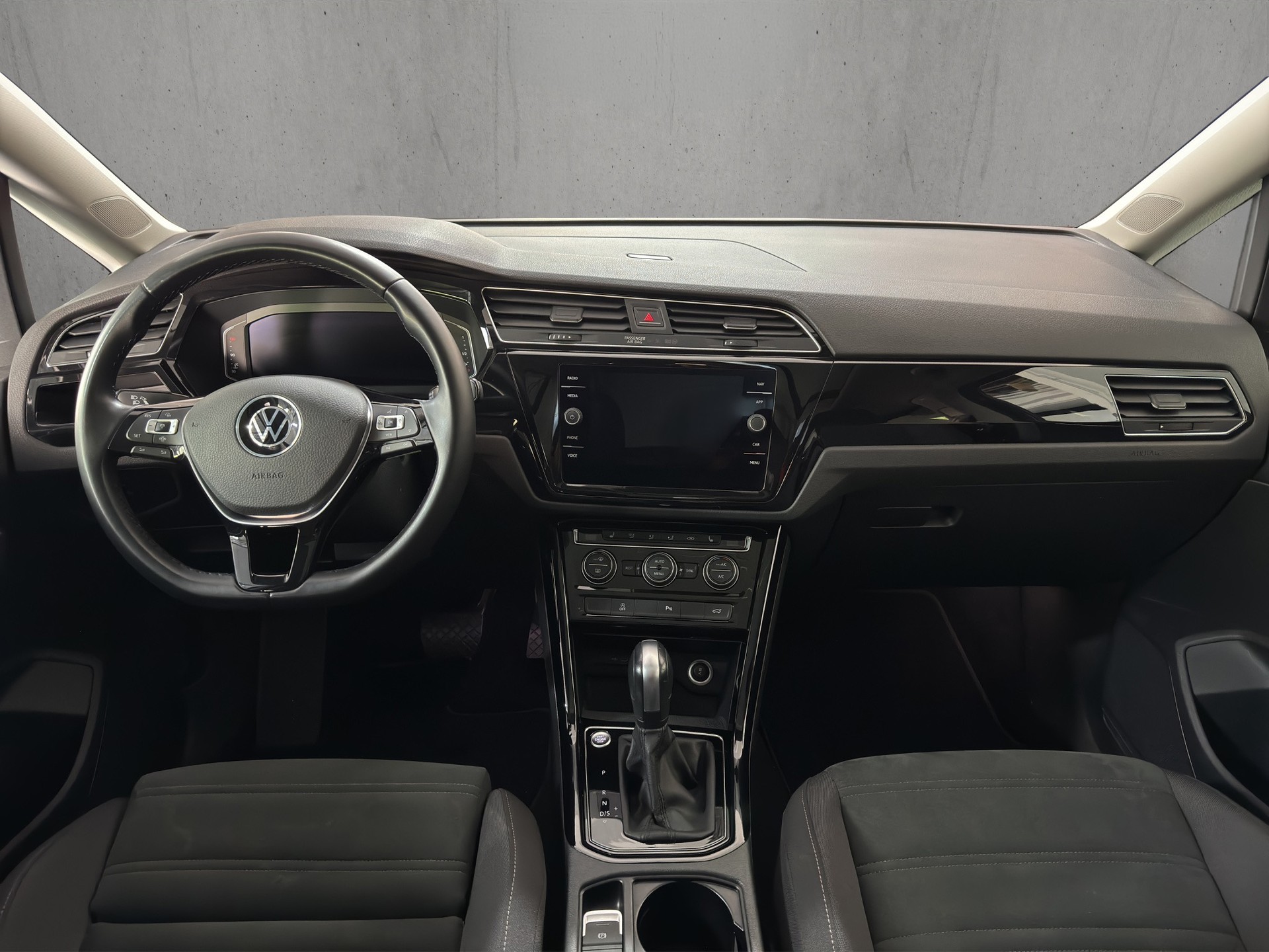 VW Touran 1.5 TSI EVO Highline 7-Pl. DSG "Kindersitze integriert-Pano-AHK"-image-14