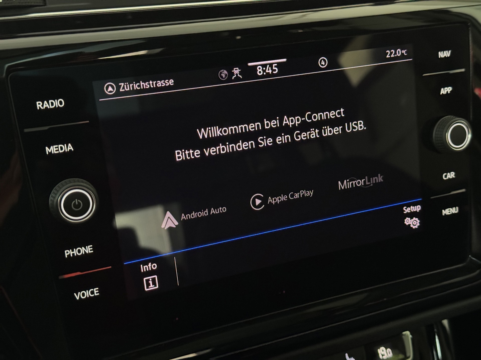 VW Touran 1.5 TSI EVO Highline 7-Pl. DSG "Kindersitze integriert-Pano-AHK"-image-18