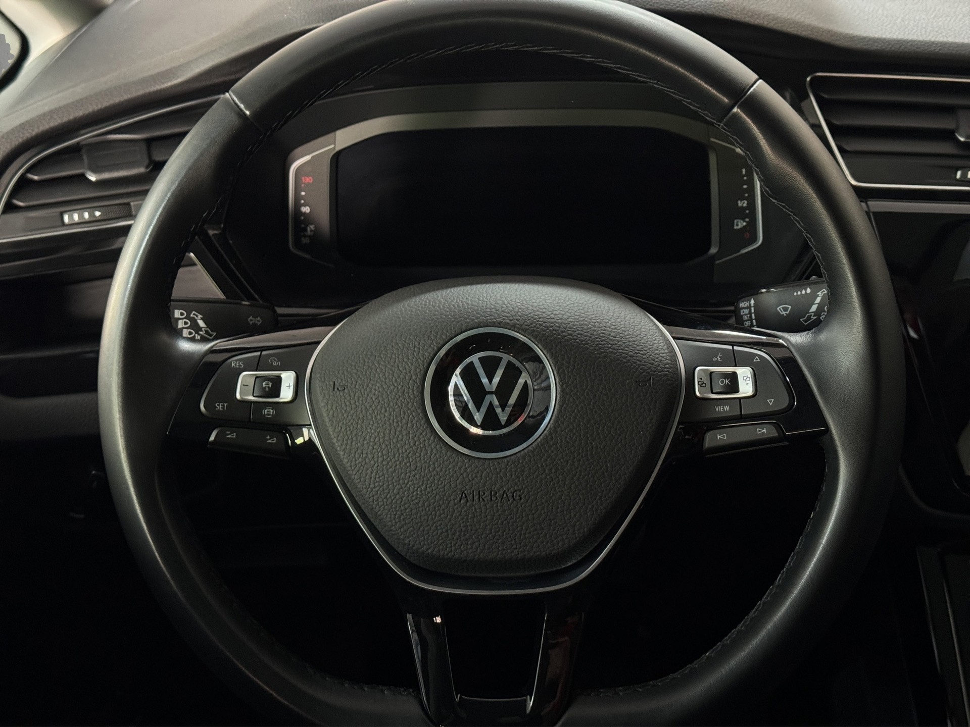 VW Touran 1.5 TSI EVO Highline 7-Pl. DSG "Kindersitze integriert-Pano-AHK"-image-15